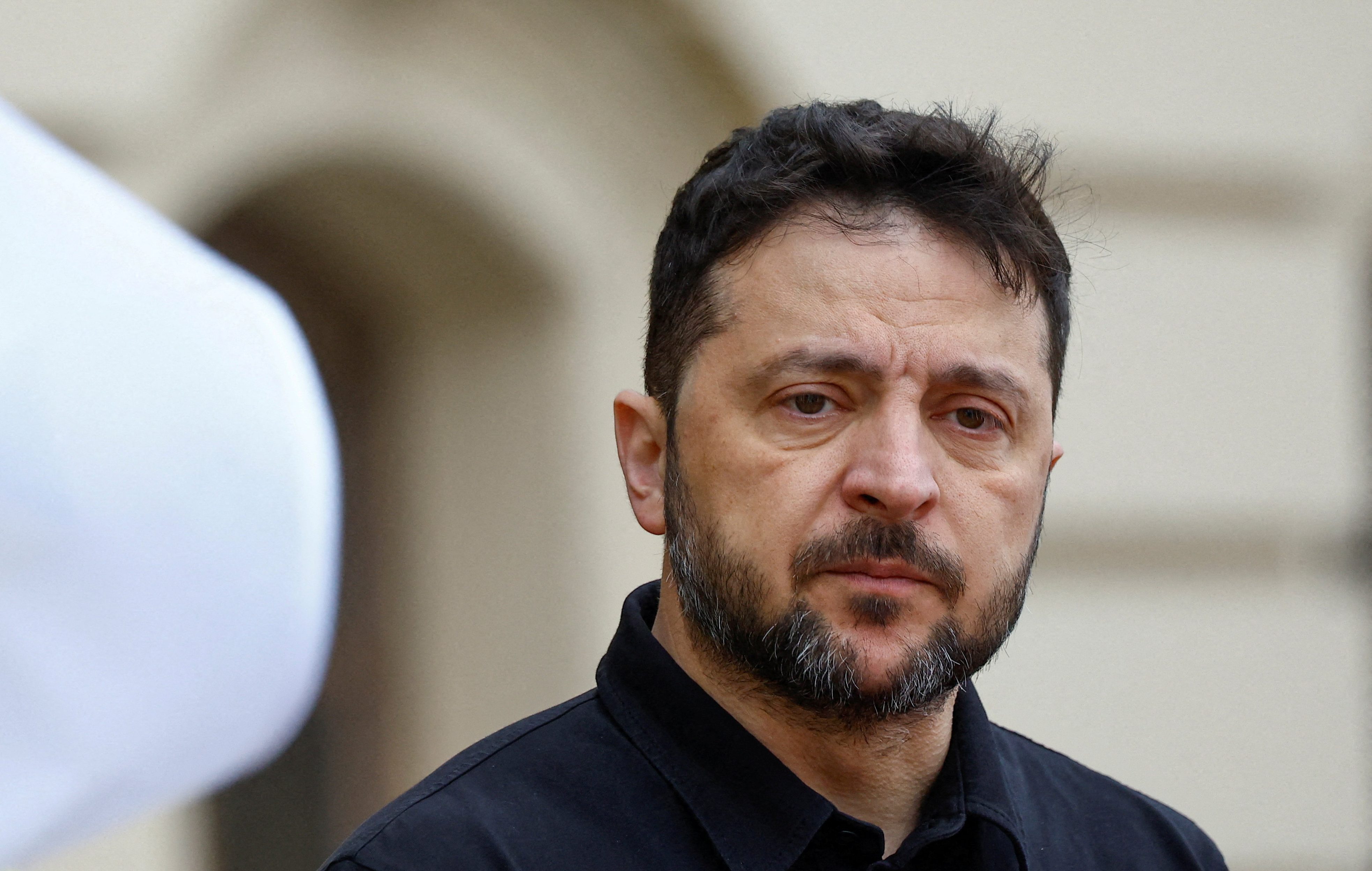 FILE PHOTO: Ukraine's President Volodymyr Zelenskiy waits to welcome Cyprus' President Nikos Christodoulides, amid Russia's attack on Ukraine, in Kyiv, Ukraine December 4, 2025. REUTERS/Valentyn Ogirenko/File Photo