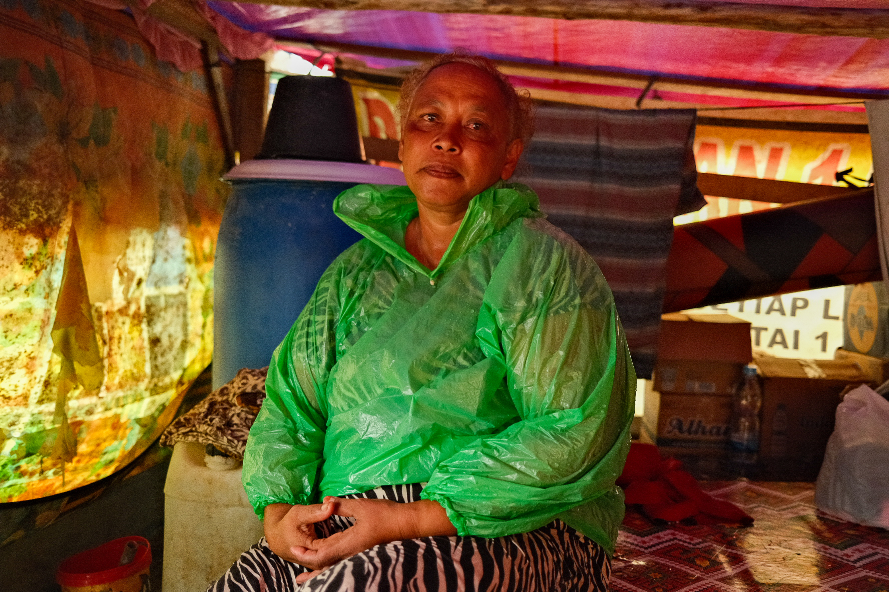 Suyani has been staying in a makeshift tent on a bridge, assembled from plastic sheets, since her home was destroyed. Food aid has begun to arrive, but she hopes for more help. She has nothing to sleep on but cardboard, and all her possessions have been ruined. “I saw houses swept away right in front of my eyes. These past few days, around dusk, those memories come back. If assistance is possible, please put us somewhere proper, or at least clean this place. I’ve had a fever for two days already,” she said.