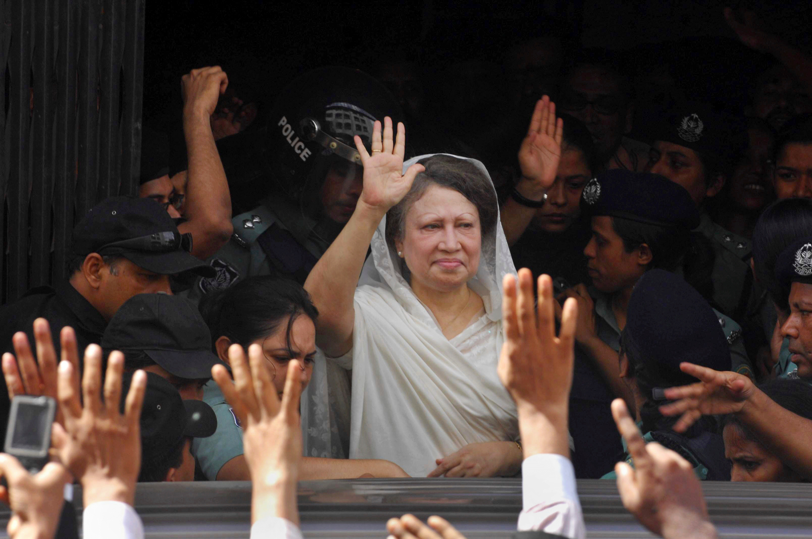 FILE - Former Bangladesh Prime Minister Khaleda Zia waves to supporters after she was arrested, in Dhaka, Bangladesh, Sept. 3, 2007. (AP Photo/Pavel Rahman, File)