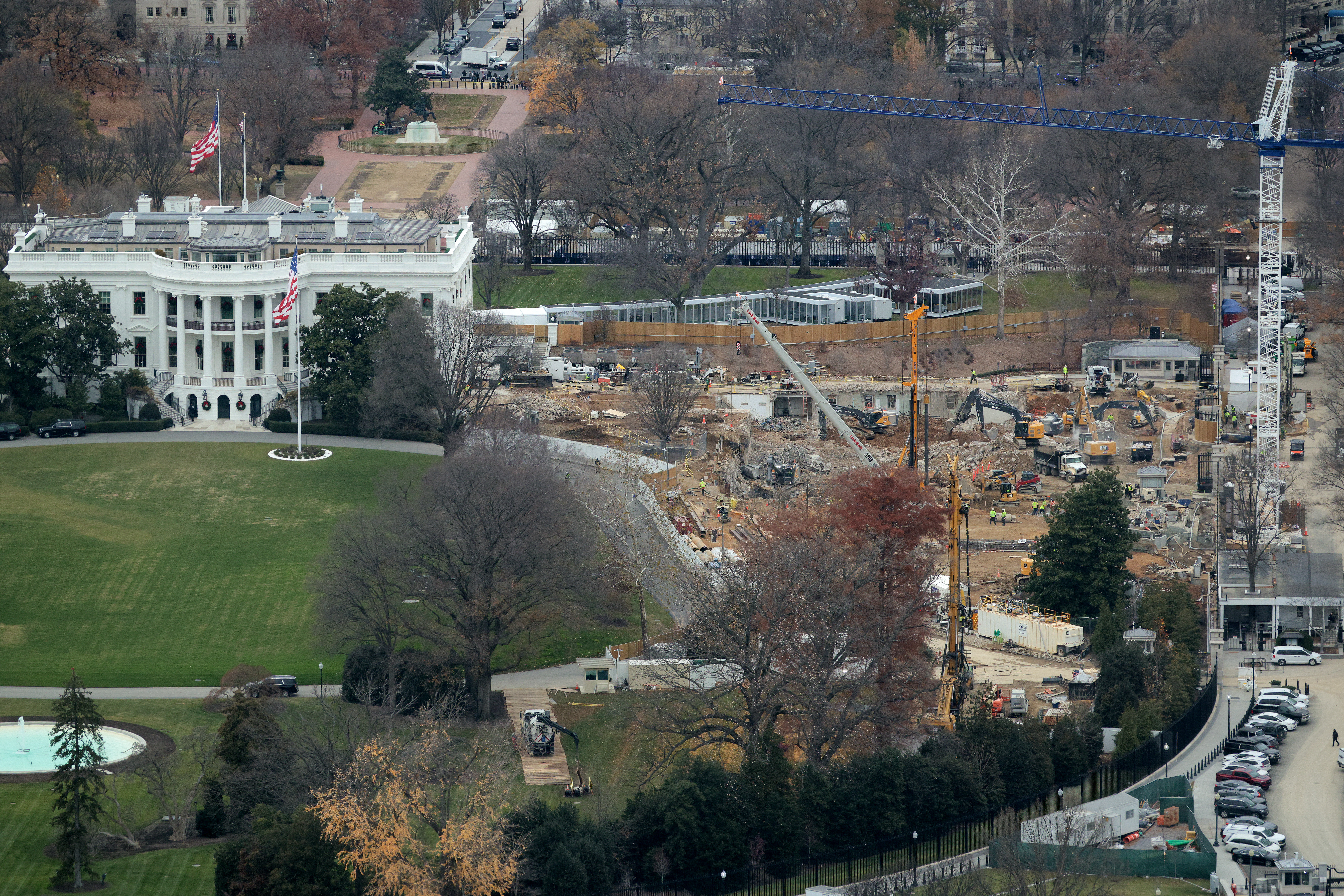 WASHINGTON, DC - DECEMBER 08: Demolition work continues where the East Wing once stood at the White House on December 08, 2025 in Washington, DC. President Donald Trump ordered the 123-year-old East Wing and Jacqueline Kennedy Garden leveled to make way for a new 90,000-square-foot ballroom that he says will cost around $300 million and will be paid for with private donations. Chip Somodevilla/Getty Images/AFP (Photo by CHIP SOMODEVILLA / GETTY IMAGES NORTH AMERICA / Getty Images via AFP)