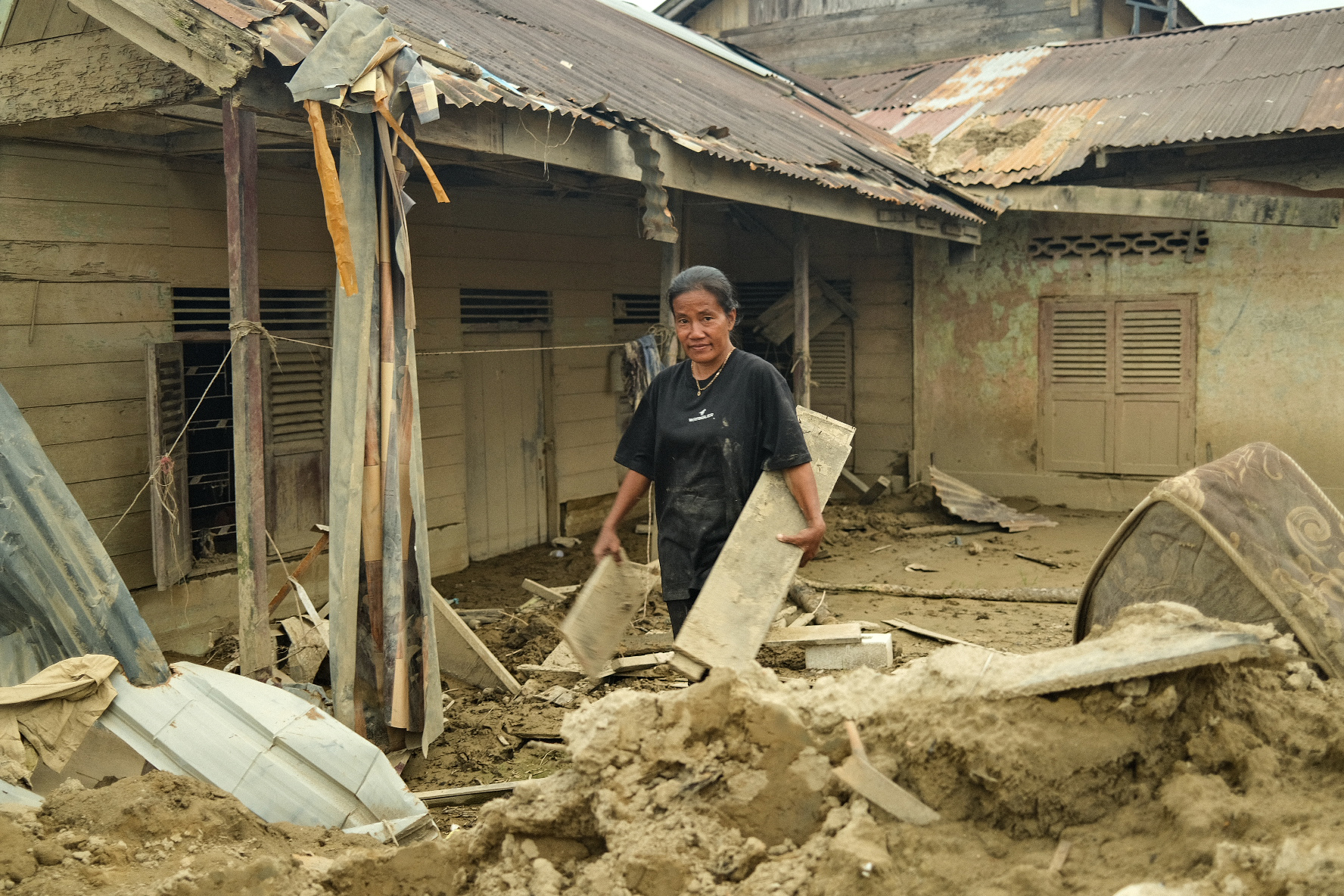 Across Aceh Tamiang, those with houses still standing are trying desperately to clear mud and debris from their properties. But many people have been left with nothing.