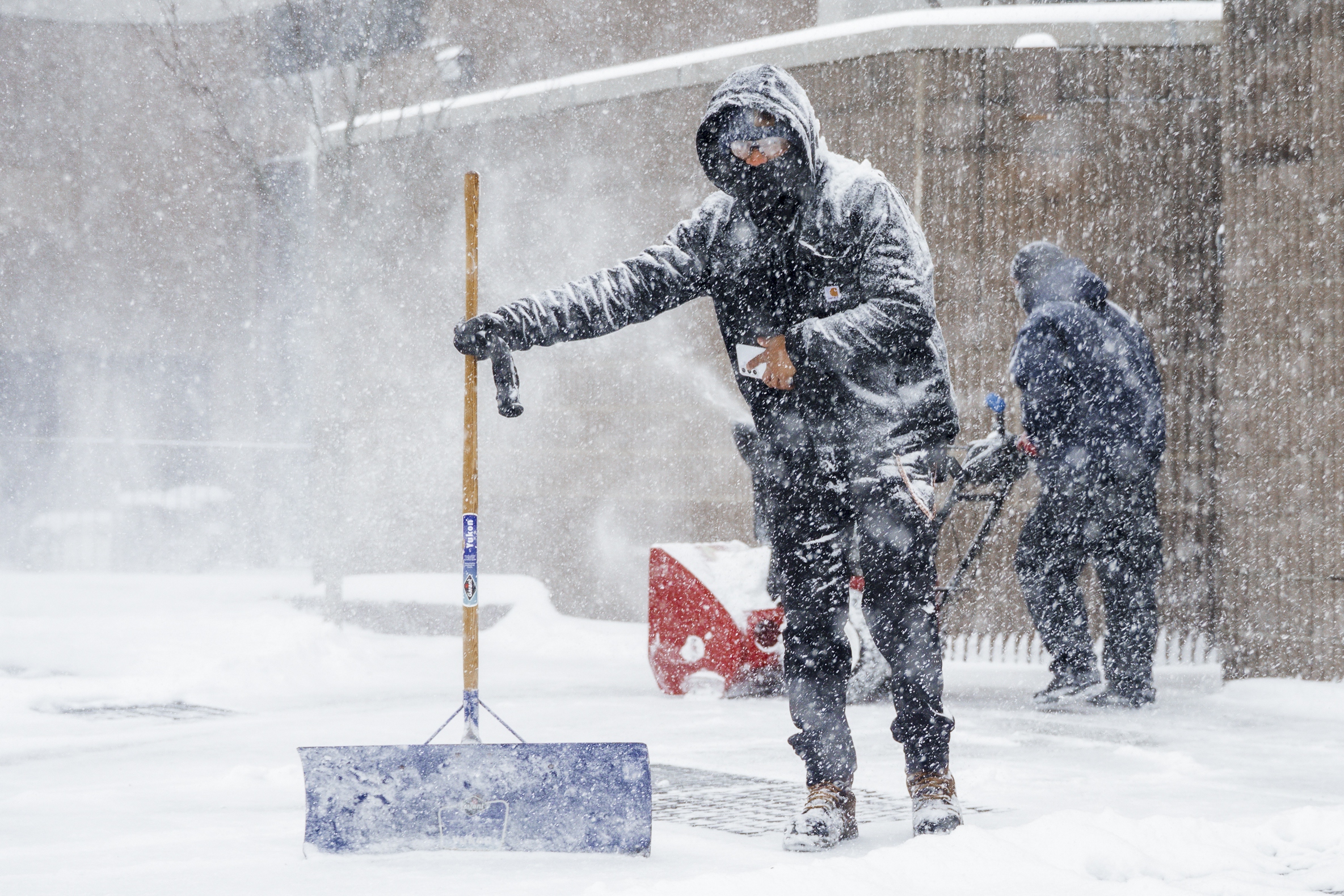 Historic winter storm kills at least 10 across US