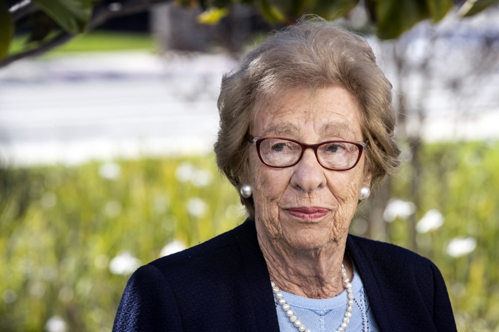 epa07420992 Auschwitz survivor and Anne Frank's stepsister, Eva Schloss delivers a speech to the media after she addressed Newport Beach High School students following a 'Nazi salutes and Swastika' incident earlier on the same week, in Newport Beach, California, 07 March 2019. Together with Rabbi Reuven Mintz, Eva Schloss alerted the students about the danger of such behavior and reminded them about the horrors of the Holocaust. EPA/ETIENNE LAURENT