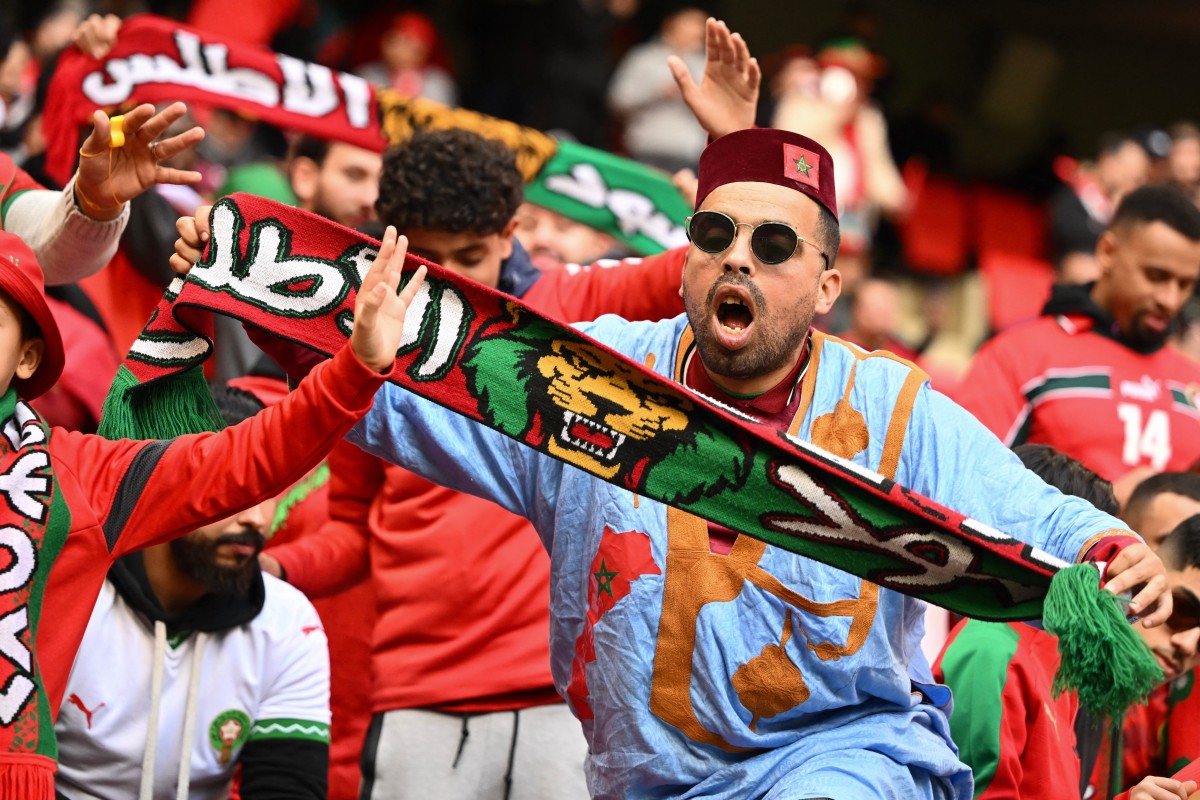 Morocco's supporters cheer before the Africa Cup of Nations (CAN) round of 16 football match between Morocco and Tanzania at Prince Moulay Abdallah Stadium in Rabat on January 4, 2026. (Photo by SEBASTIEN BOZON / AFP)