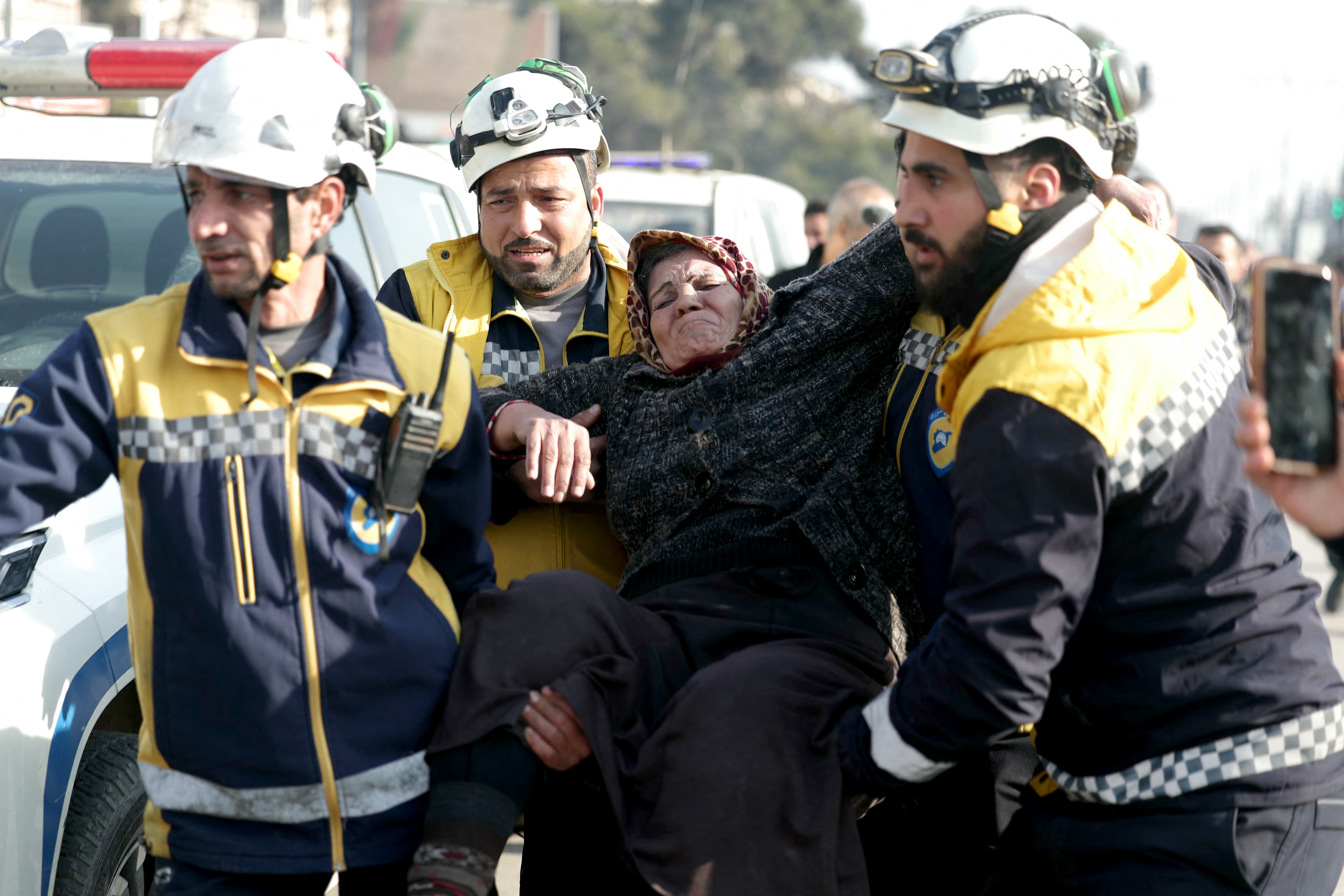 Civilians fleeing Aleppo amid intensified fighting