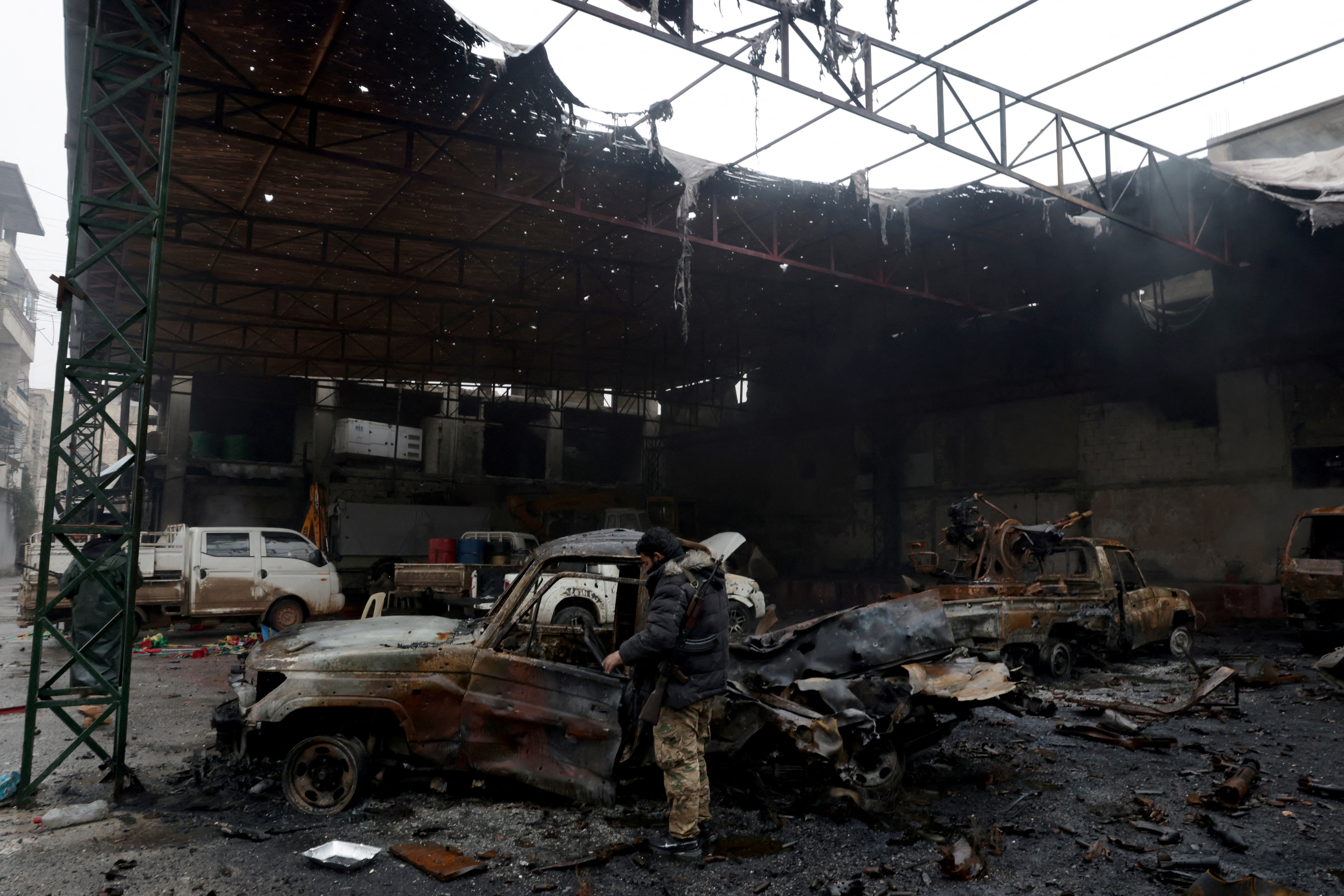 Syrians in Kurdish area of Aleppo pick up pieces after clashes