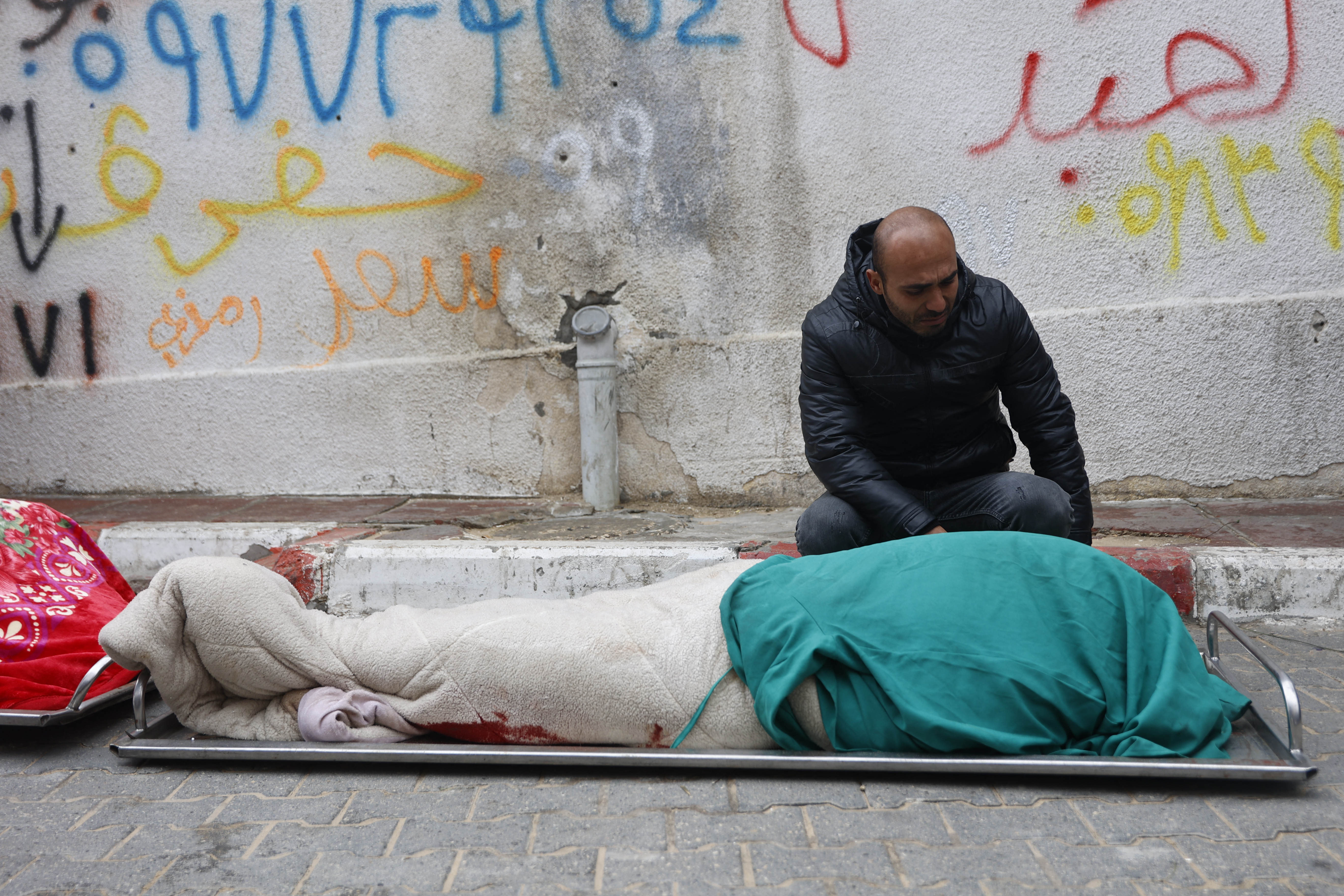 Gaza's living conditions worsen as strong winds and hypothermia kill 5