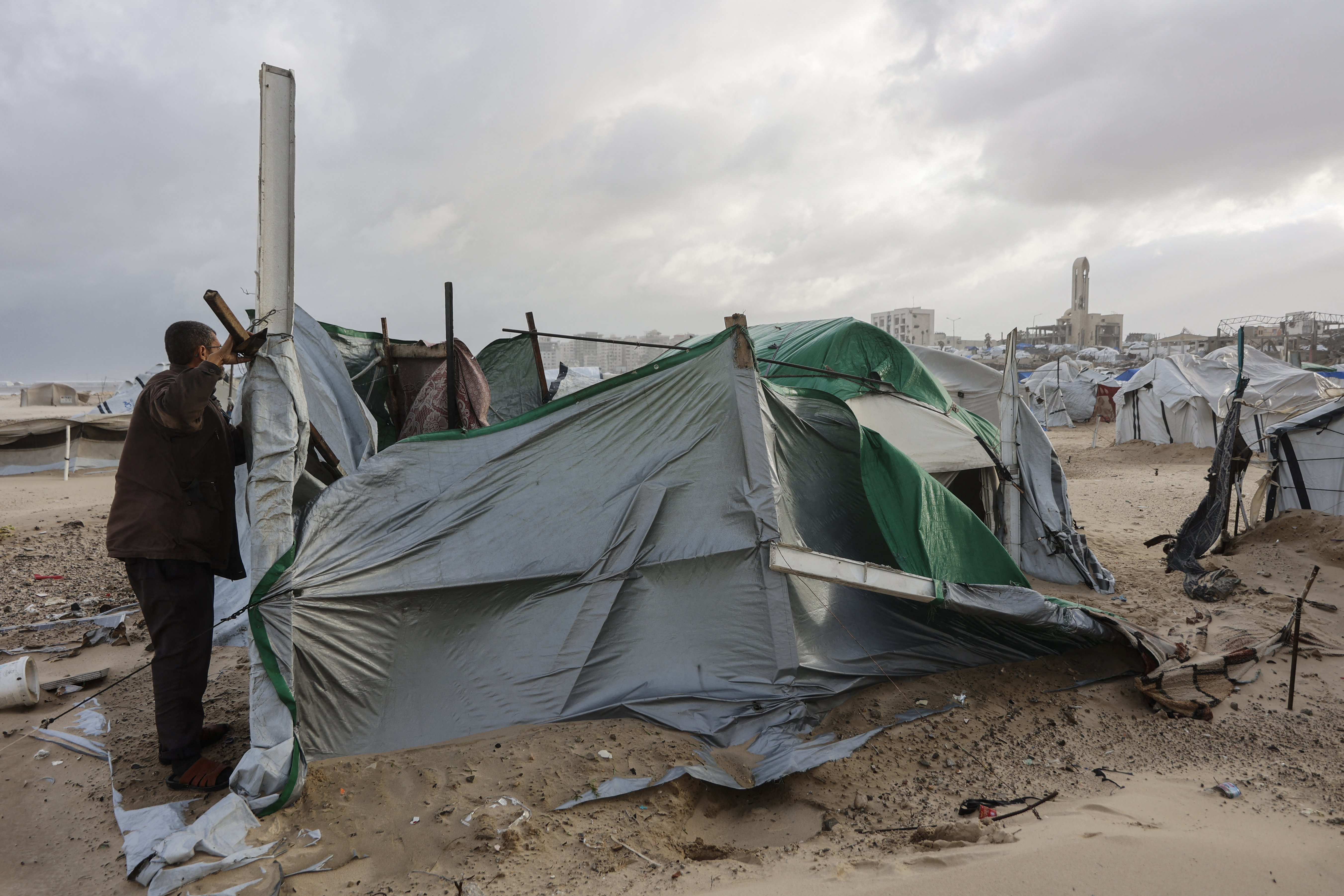 Gaza's living conditions worsen as strong winds and hypothermia kill 5
