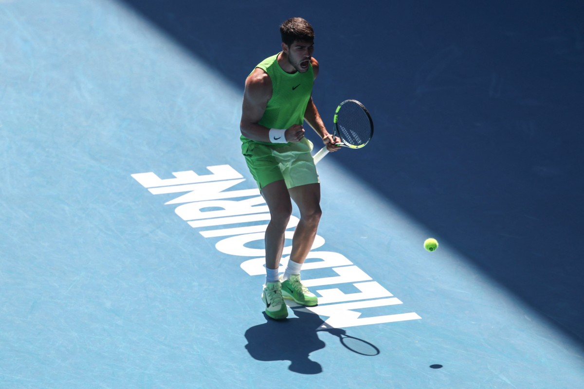 Spain's Carlos Alcaraz reacts after a point against USA's Tommy Paul during their men's singles match on day eight of the Australian Open tennis tournament in Melbourne on January 25, 2026. (Photo by IZHAR KHAN / AFP) / -- IMAGE RESTRICTED TO EDITORIAL USE - STRICTLY NO COMMERCIAL USE --