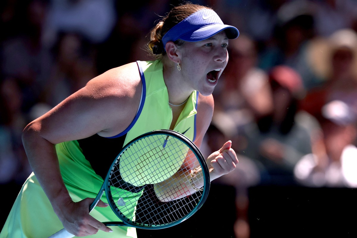 USA's Amanda Anisimova reacts on a point to China's Wang Xinyu during their women's singles match on day nine of the Australian Open tennis tournament in Melbourne on January 26, 2026. (Photo by DAVID GRAY / AFP) / -- IMAGE RESTRICTED TO EDITORIAL USE - STRICTLY NO COMMERCIAL USE --