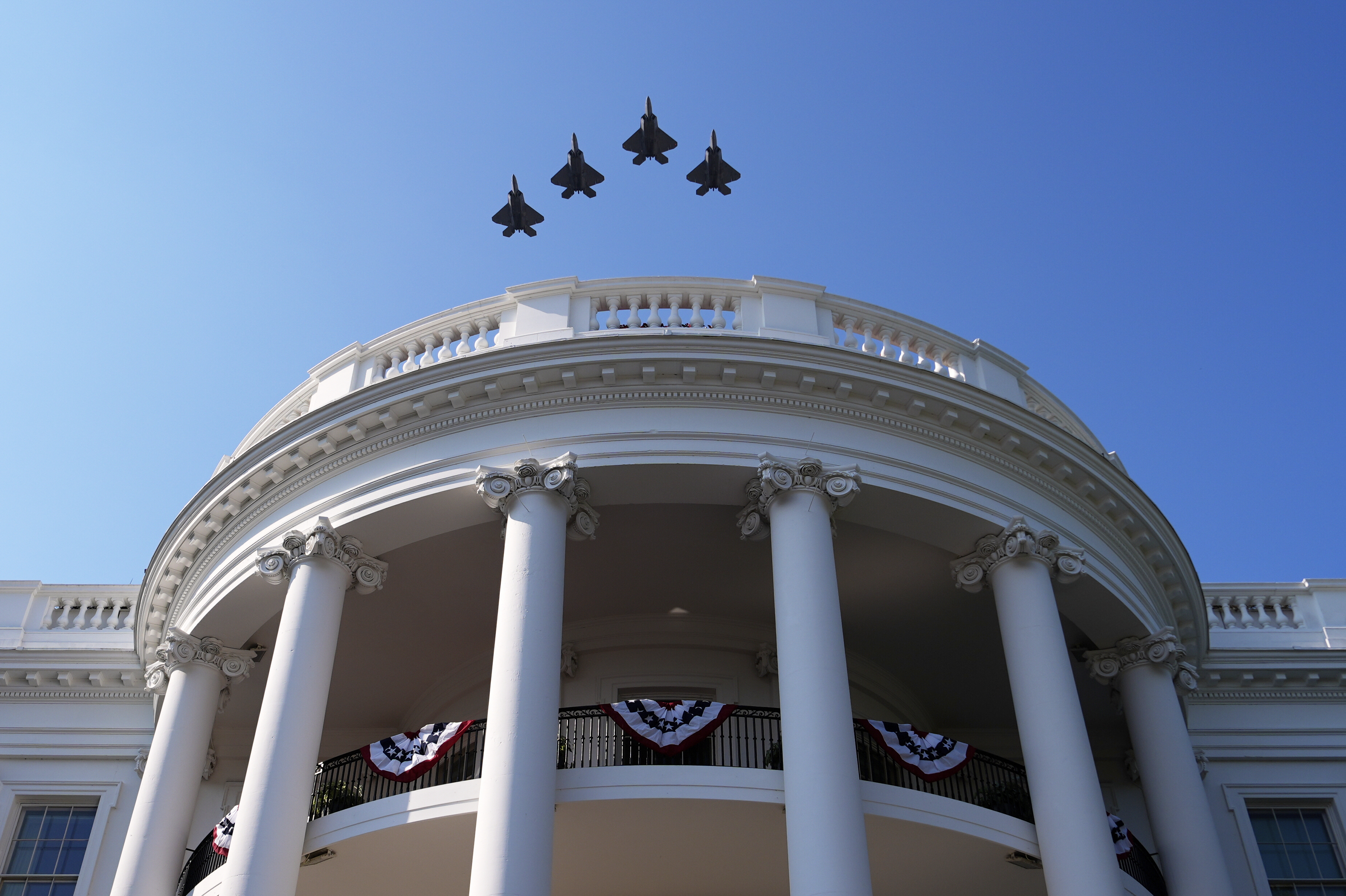 Planes fly over the White House