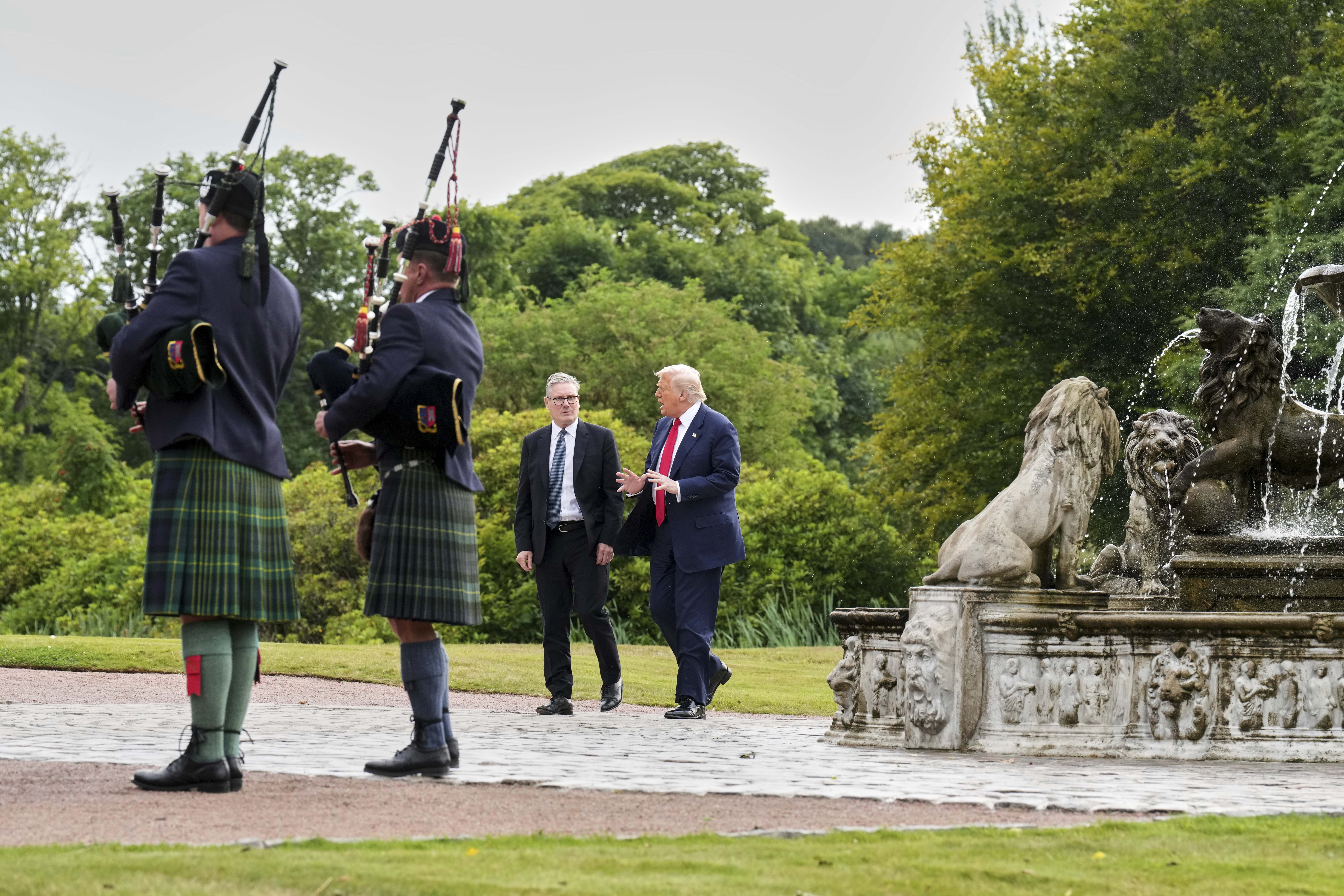 Trump and Keir Starmer walk together in Scotland