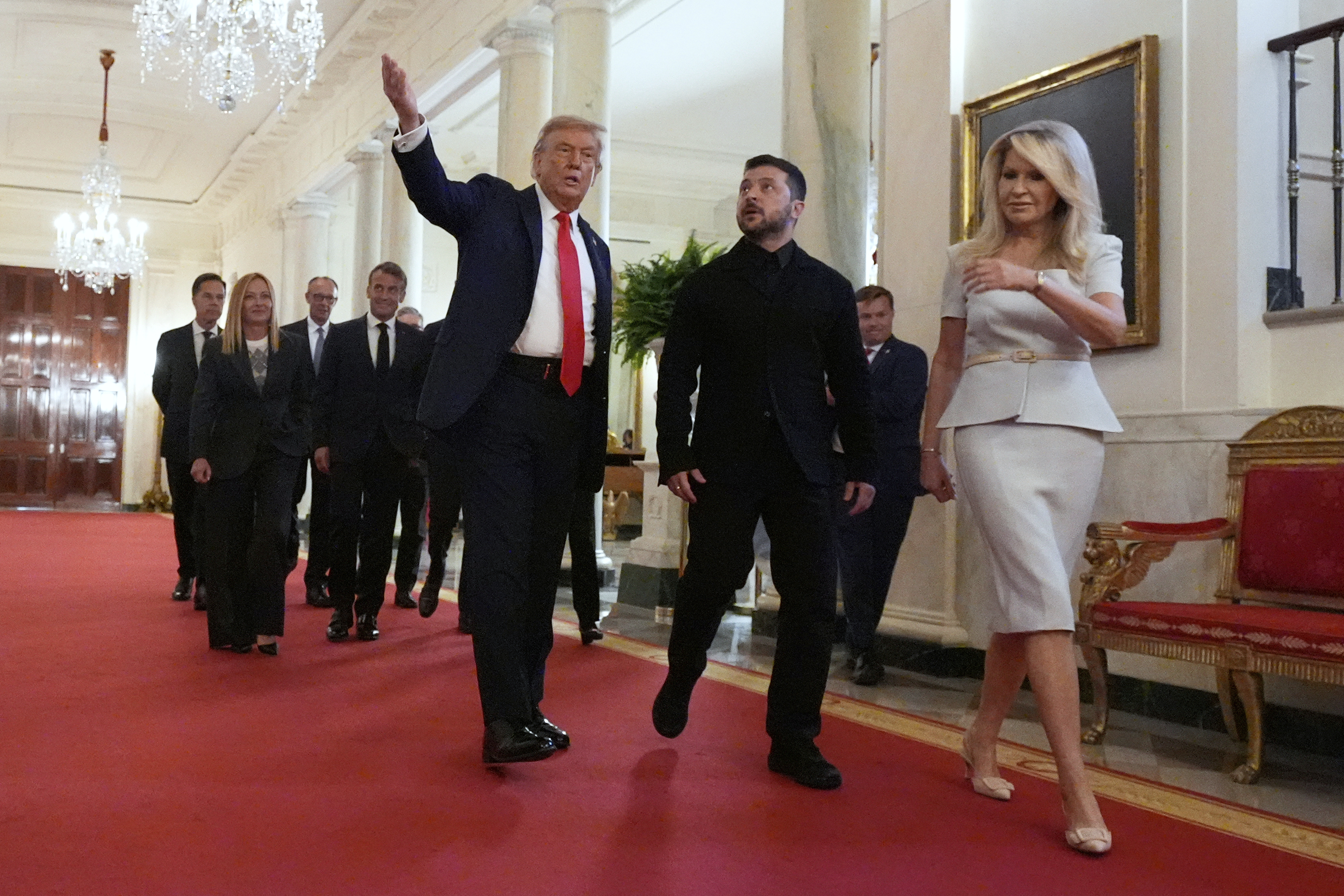 Trump guides Zelenskyy and other European leaders through the White House