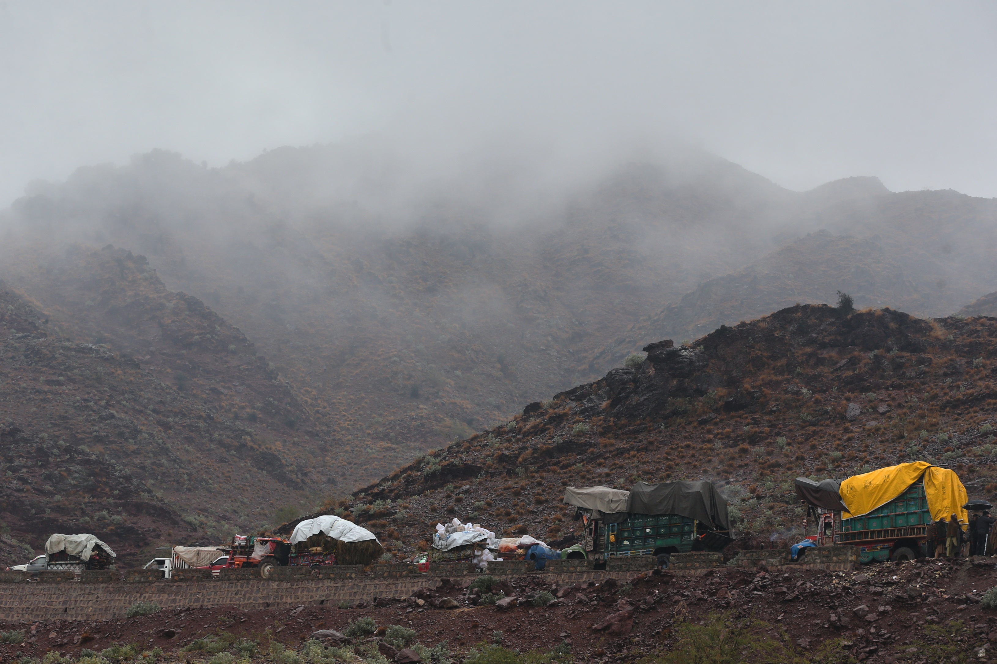 Tens of thousands flee northwest Pakistan over fears of military operation