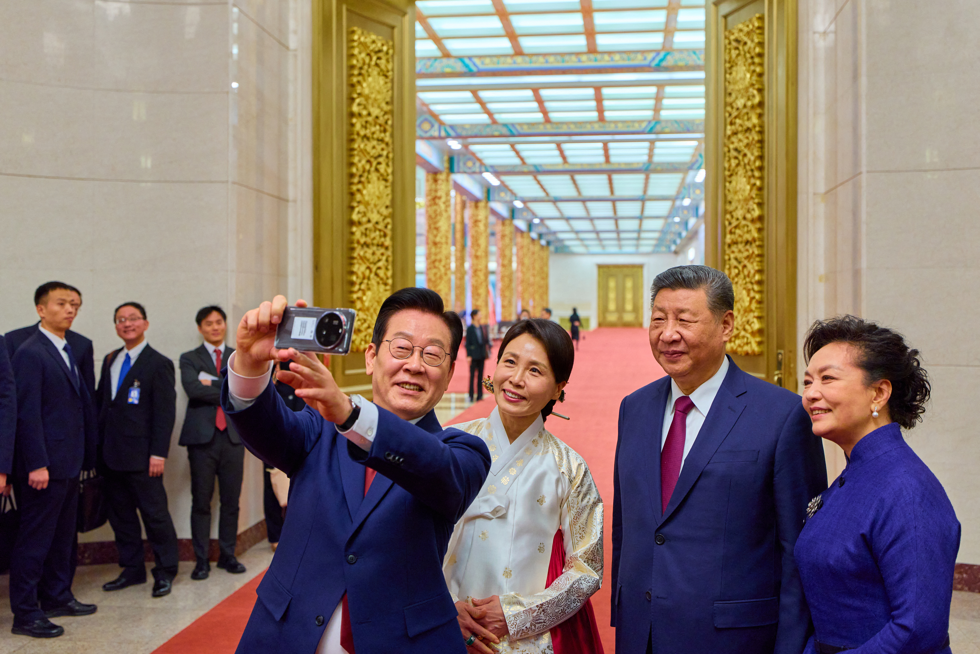 TOPSHOT - South Korea's President Lee Jae Myung (L) and his wife Kim Hea Kyung (2nd L) take a selfie with China's President Xi Jinping (2nd R) and his wife Peng Liyuan (R) after a dinner at the Great Hall of the People in Beijing on January 5, 2026.