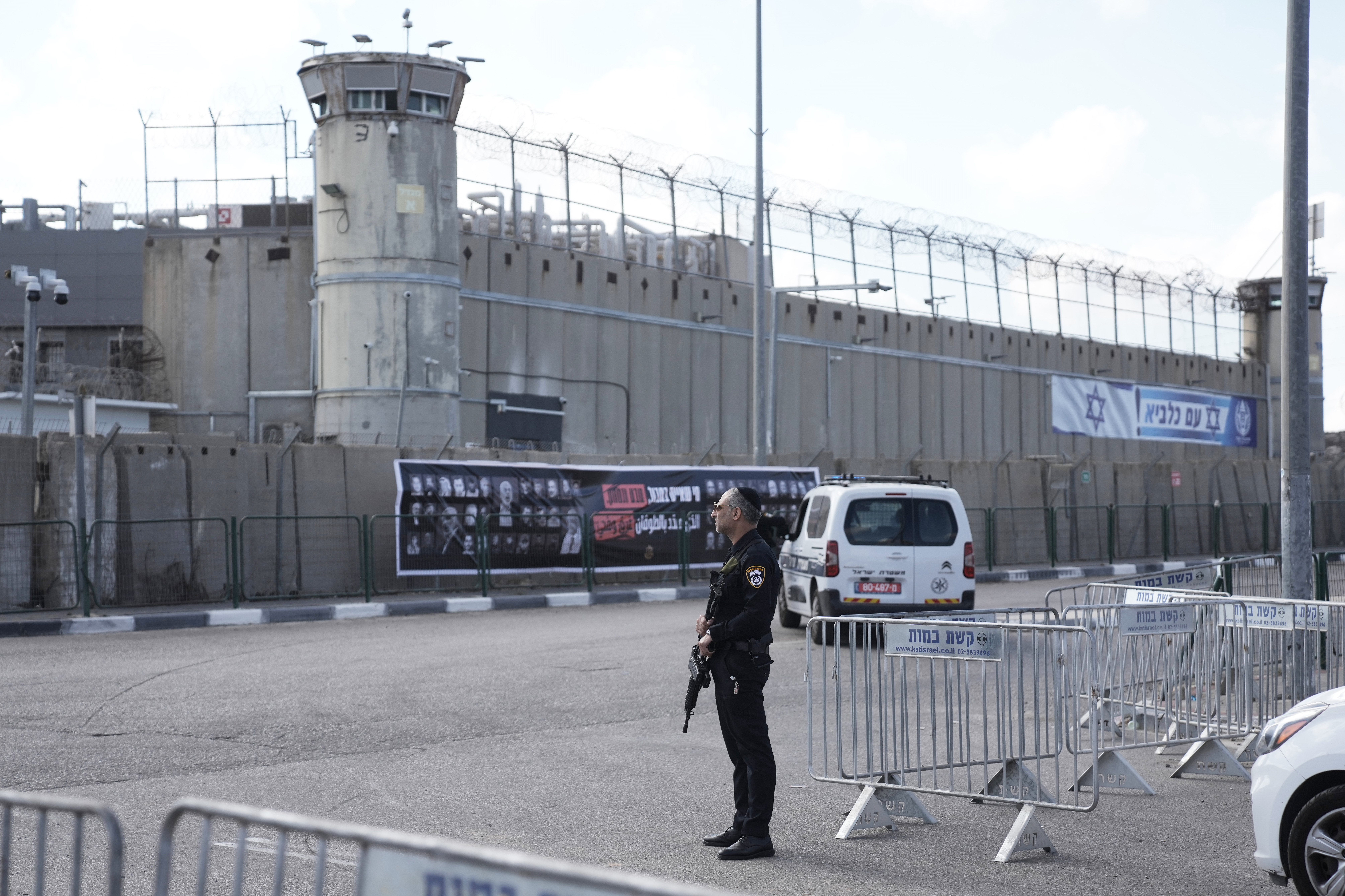 FILE - An Israeli police officer stands outside Ofer military prison near Jerusalem, Monday, Oct. 13, 2025. (AP Photo/Mahmoud Illean, File)
