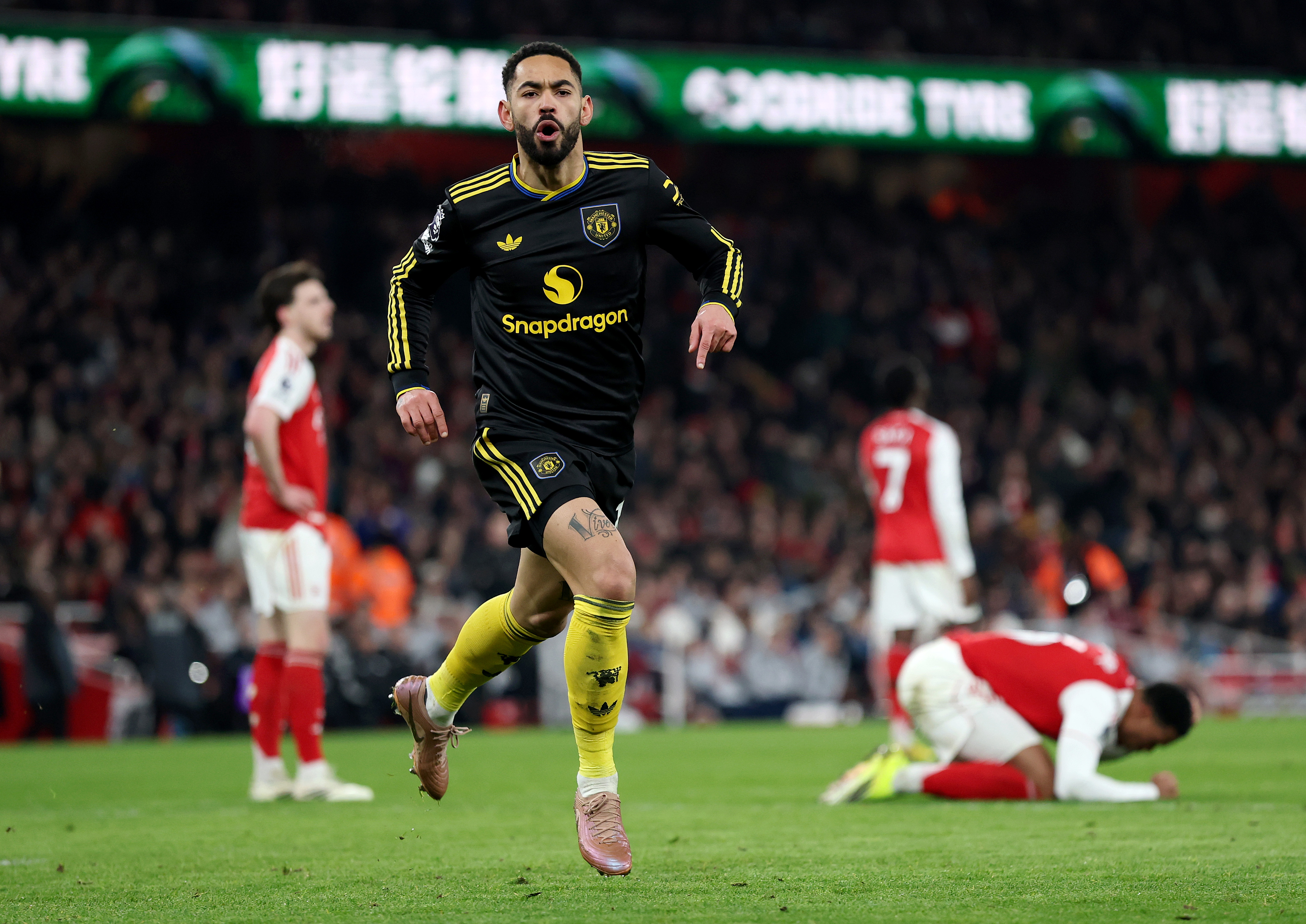 LONDON, ENGLAND - JANUARY 25: Matheus Cunha of Manchester United celebrates scoring his team's third goal during the Premier League match between Arsenal and Manchester United at Emirates Stadium on January 25, 2026 in London, England. (Photo by Justin Setterfield/Getty Images)