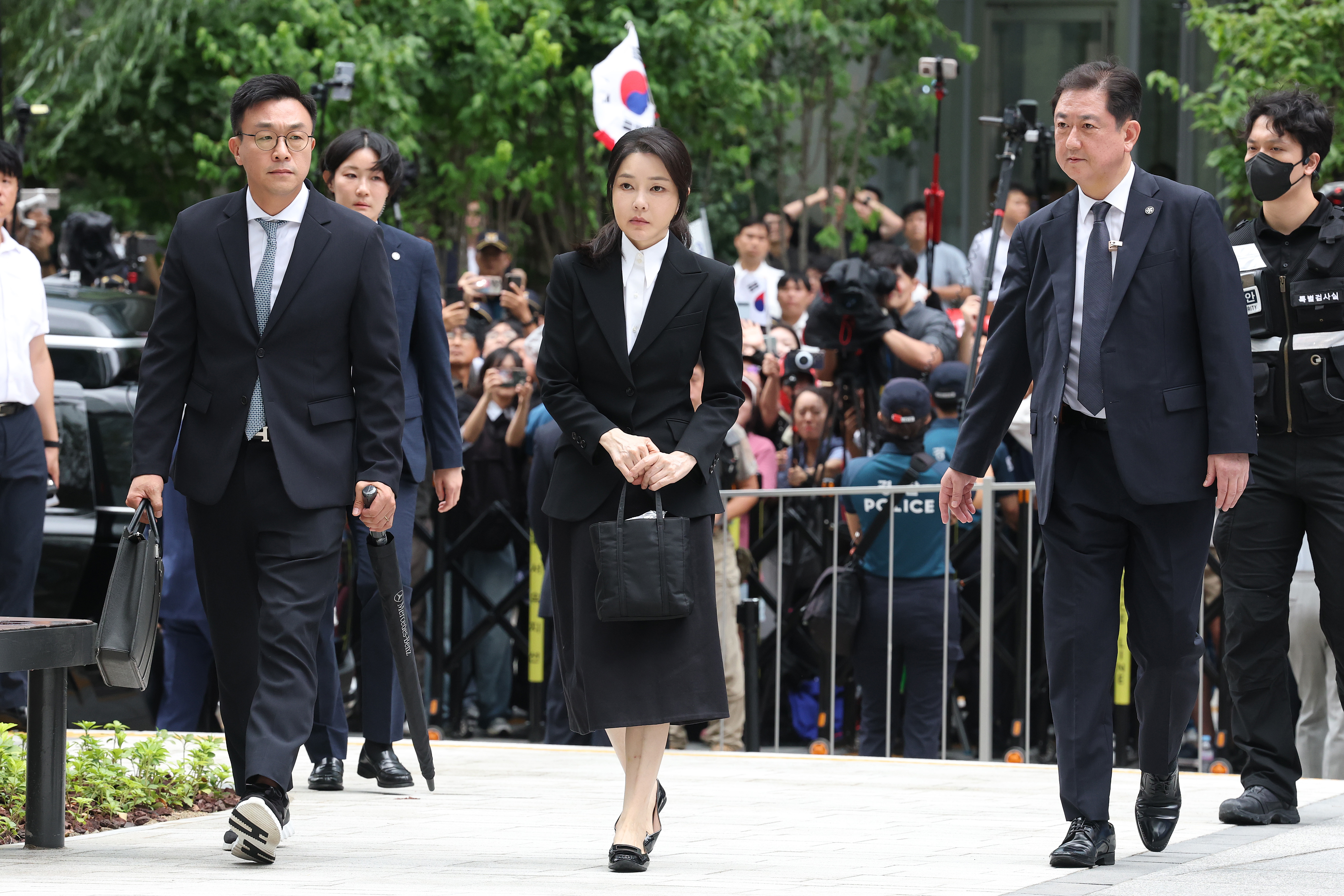 SEOUL, SOUTH KOREA - AUGUST 06: South Korean former first lady Kim Keon Hee arrives at the Special Prosecutor's Office on August 06, 2025 in Seoul, South Korea. Former first lady Kim Keon Hee is set to appear before a special counsel Wednesday to be questioned about her alleged involvement in stock manipulation schemes, election meddling and other allegations. (Photo by Chung Sung-Jun/Getty Images)
