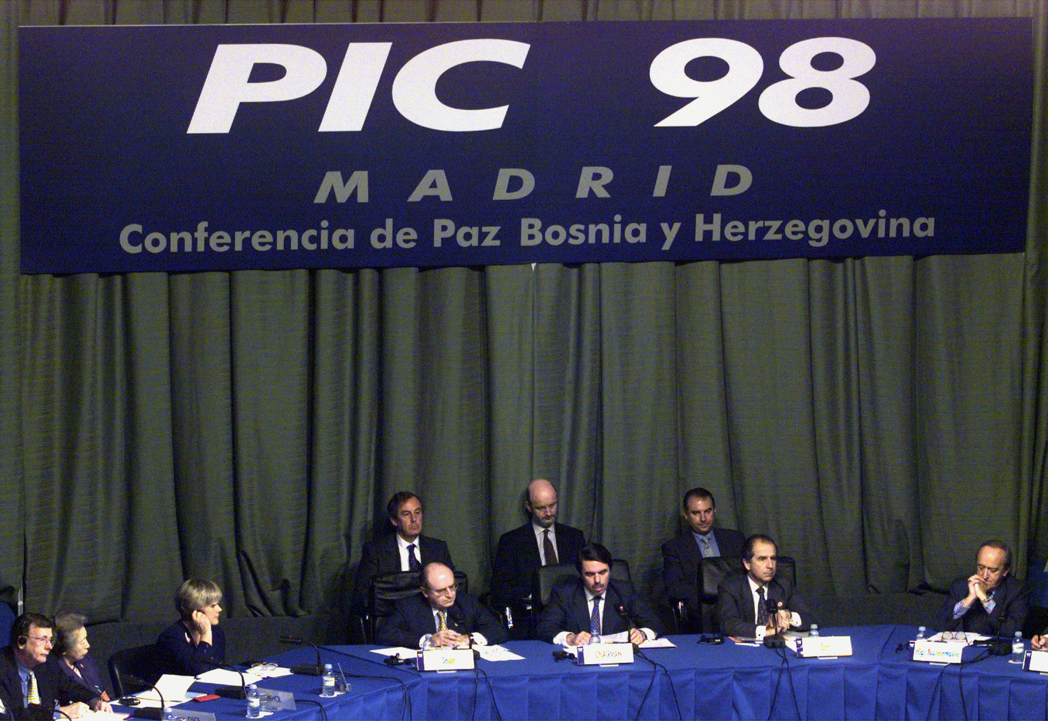 Spanish Prime Minister Jose Maria Aznar (C) delivers the opening speech at the start of an international conference on Bosnia December 15. More than 50 countries opened talks aimed at shoring up the Bosnian peace process, but the meeting was expected to be overshadowed by a fresh outbreak of violence in Serbia's troubled Kosovo province. "PIC 98" stands for "Peace Implementation Council 1998".