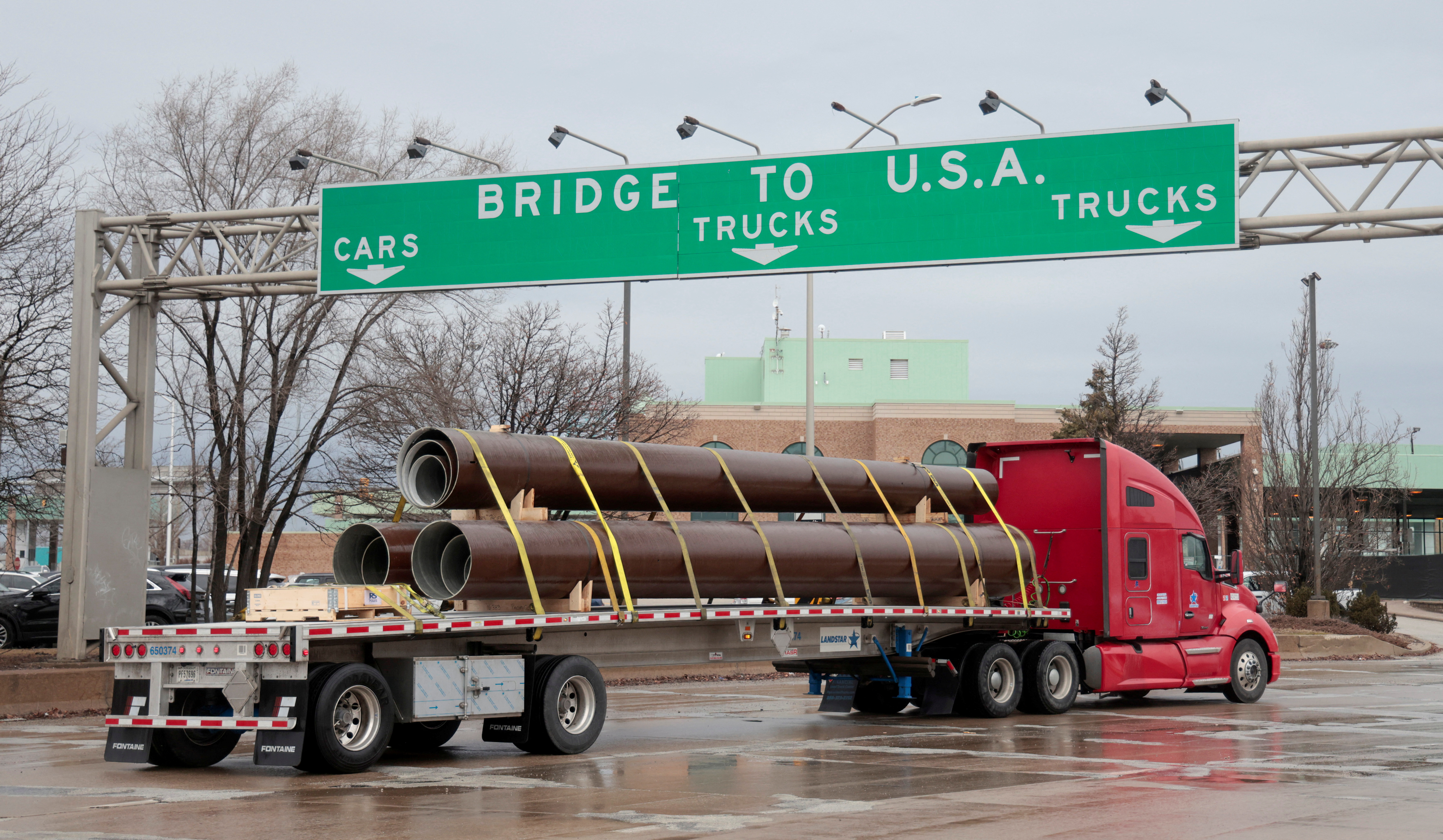 A commercial truck drives towards the Ambassador Bridge to Detroit, Michigan, in Windsor, Ontario, Canada, March 4, 2025. REUTERS/Rebecca Cook