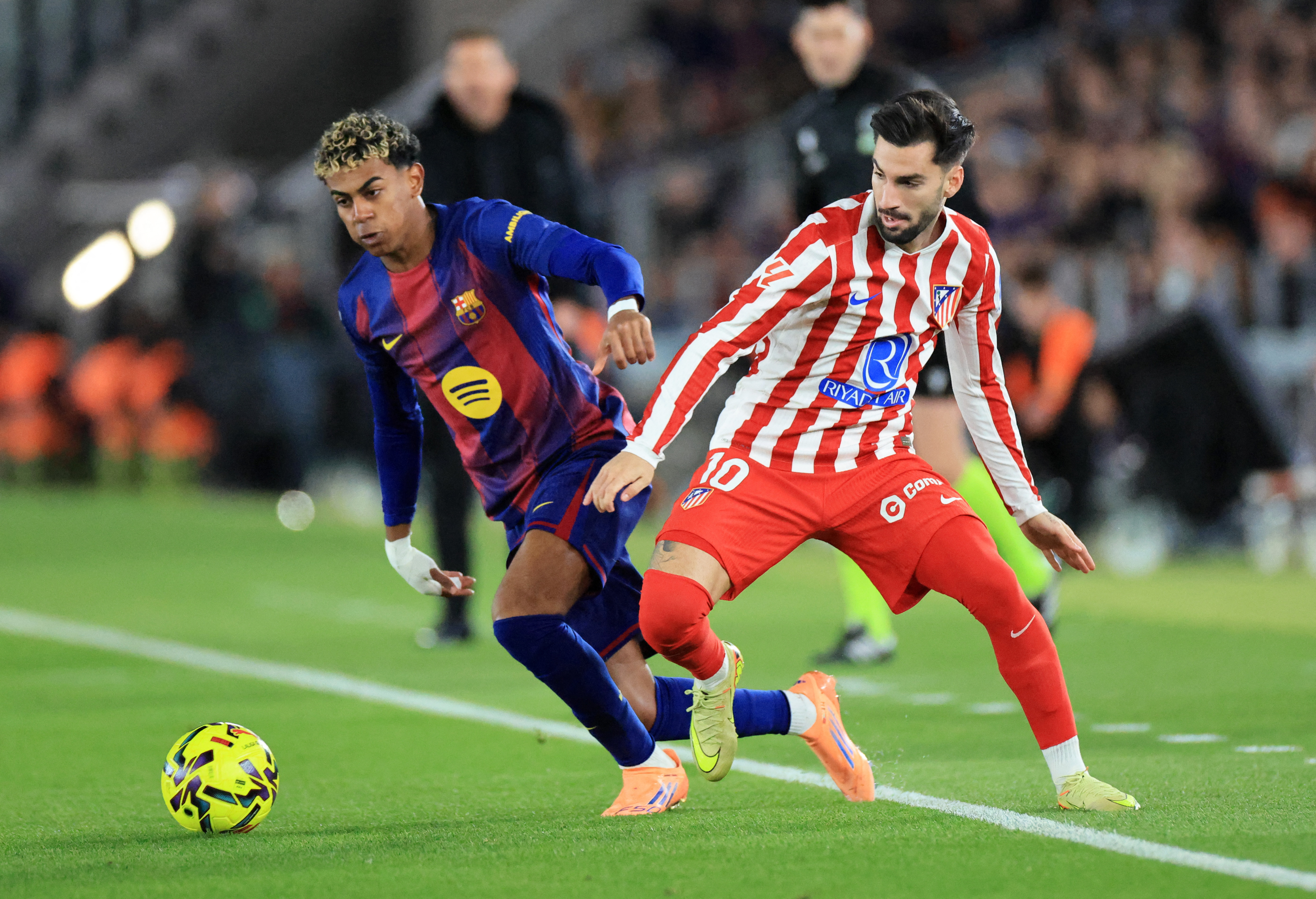 Lamine Yamal and Alex Baena in action.