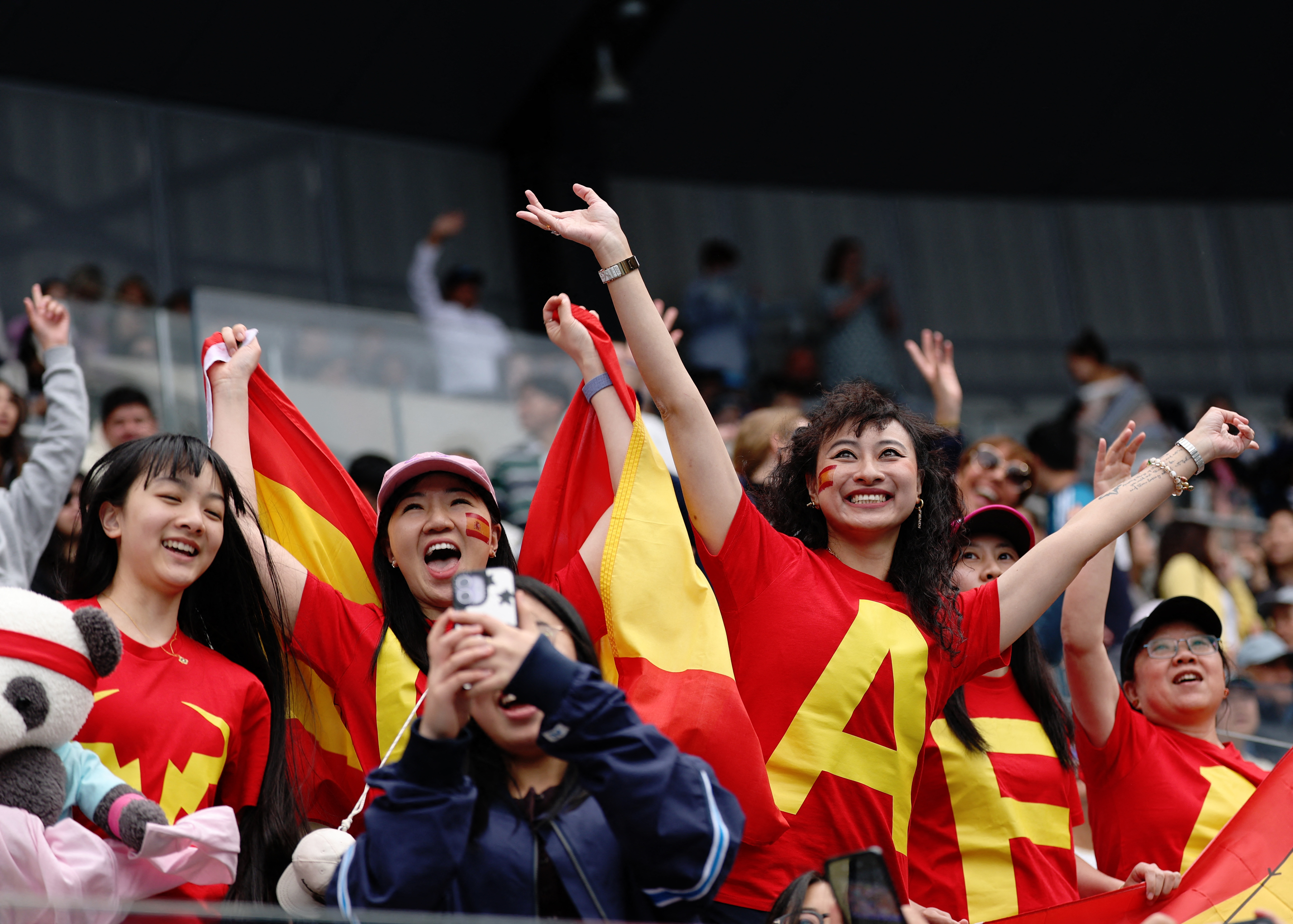 Tennis - Australian Open - Melbourne Park, Melbourne, Australia - February 1, 2026 Fans of former tennis player Rafael Nadal react as they wait for his arrival REUTERS/Edgar Su