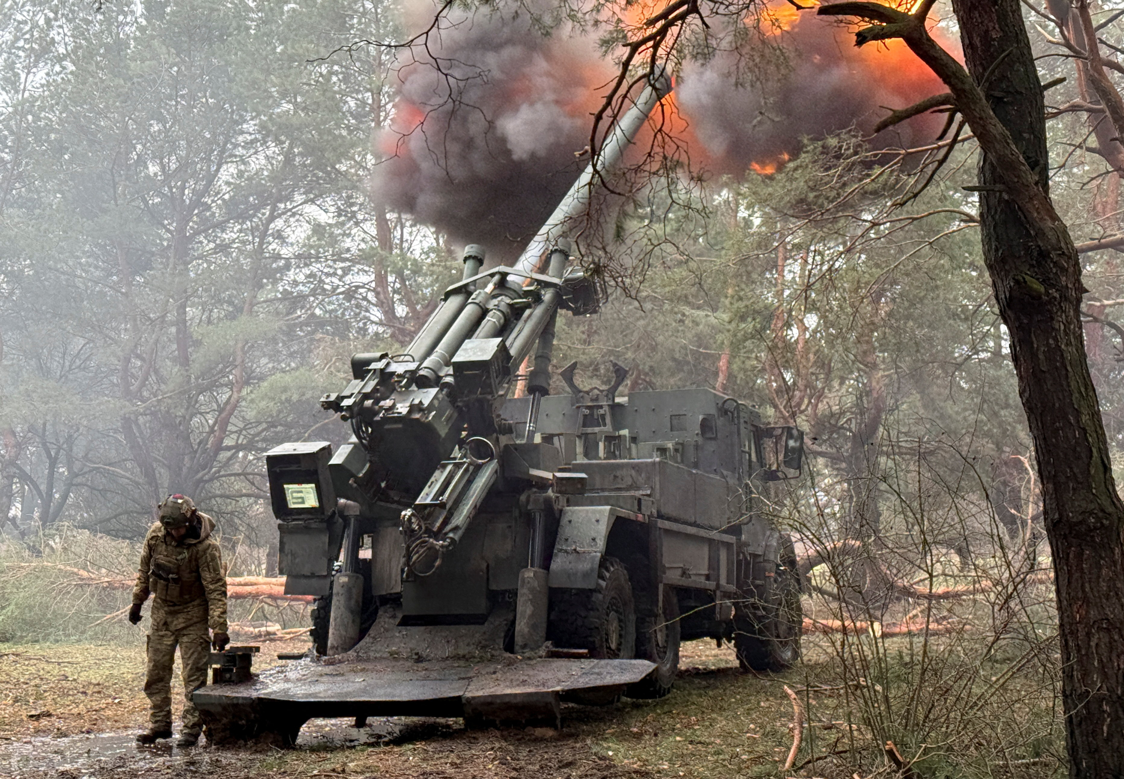 Ukrainian servicemen fire a Caesar self-propelled howitzer towards Russian troops at a position on the front line, amid Russia's attack on Ukraine, in Zaporizhzhia region, Ukraine February 16, 2026. Picture taken with a mobile phone. REUTERS/Stringer