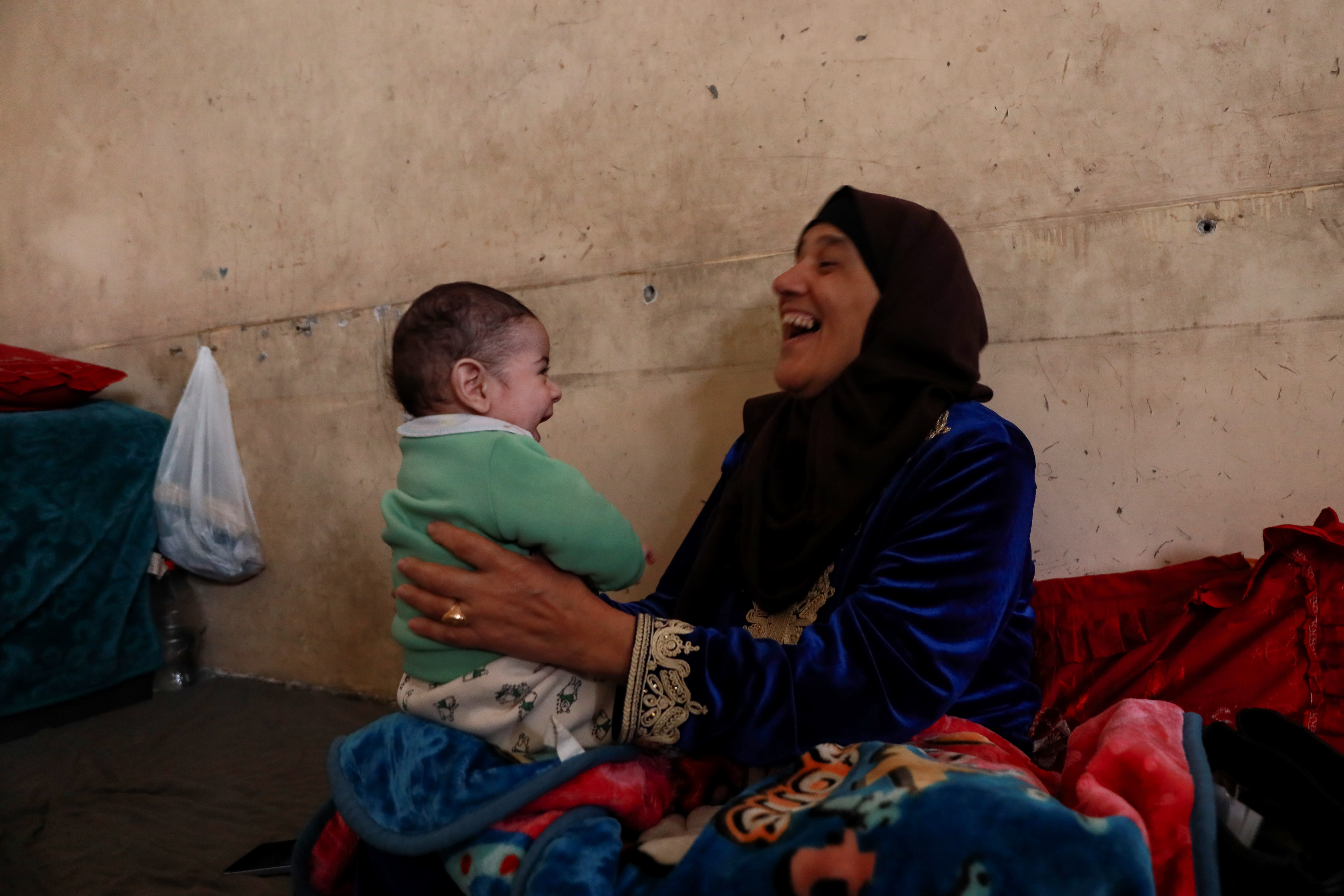 Gaza parenting story [Abdelhakim Abu Riash/Al Jazeera] (RESTRICTEF)