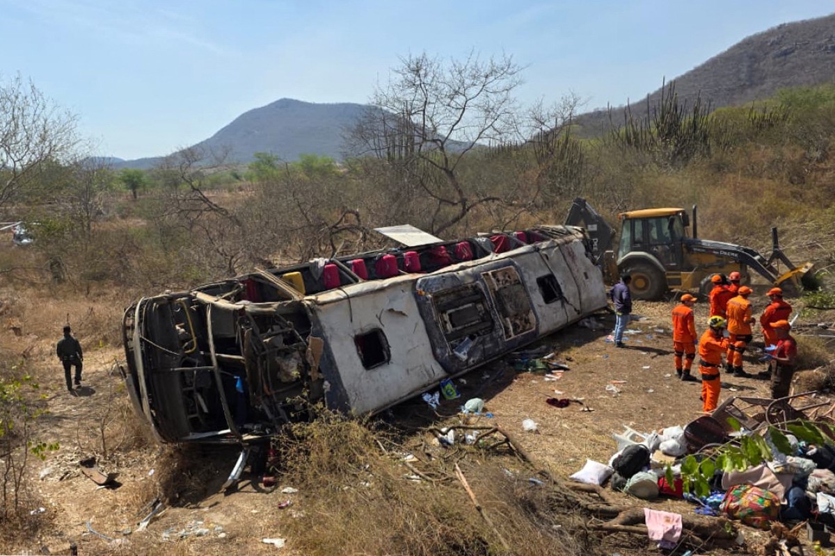 This handout photo provided by the Alagoas State government shows rescue officers working at the site of a deadly bus accident on state highway AL-220 in the city of Sao Jose da Tapera, Alagoas state, Brazil, on February 3, 2026. A bus accident in northeastern Brazil killed at least 15 people on February 3, including three children, state officials said in a statement. The bus had been carrying about 60 people taking part in a pilgrimage when it overturned in the rural interior of Alagoas state.