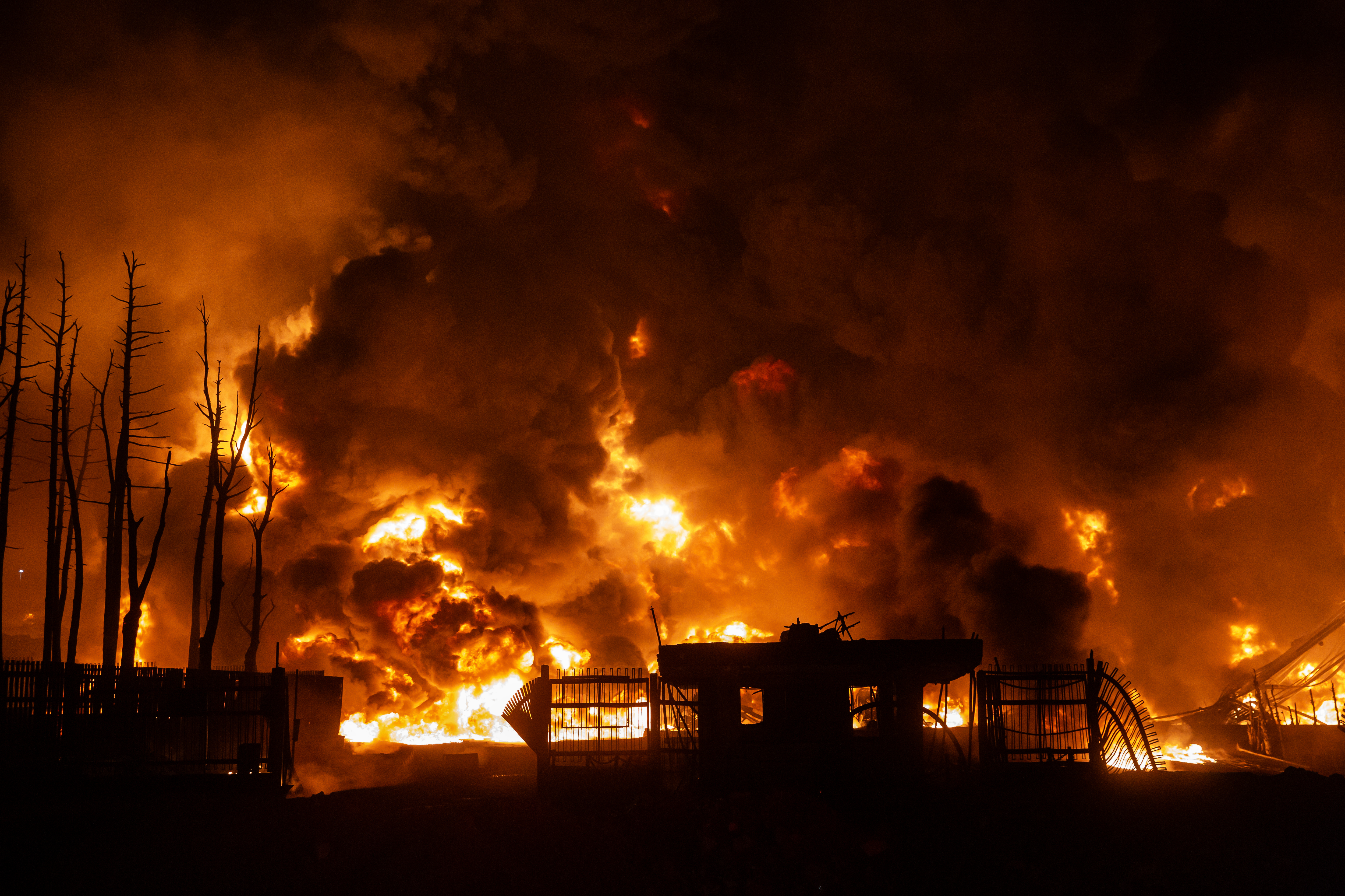Fire breaks out in Shahran oil depot following US and Israeli attacks in Tehran