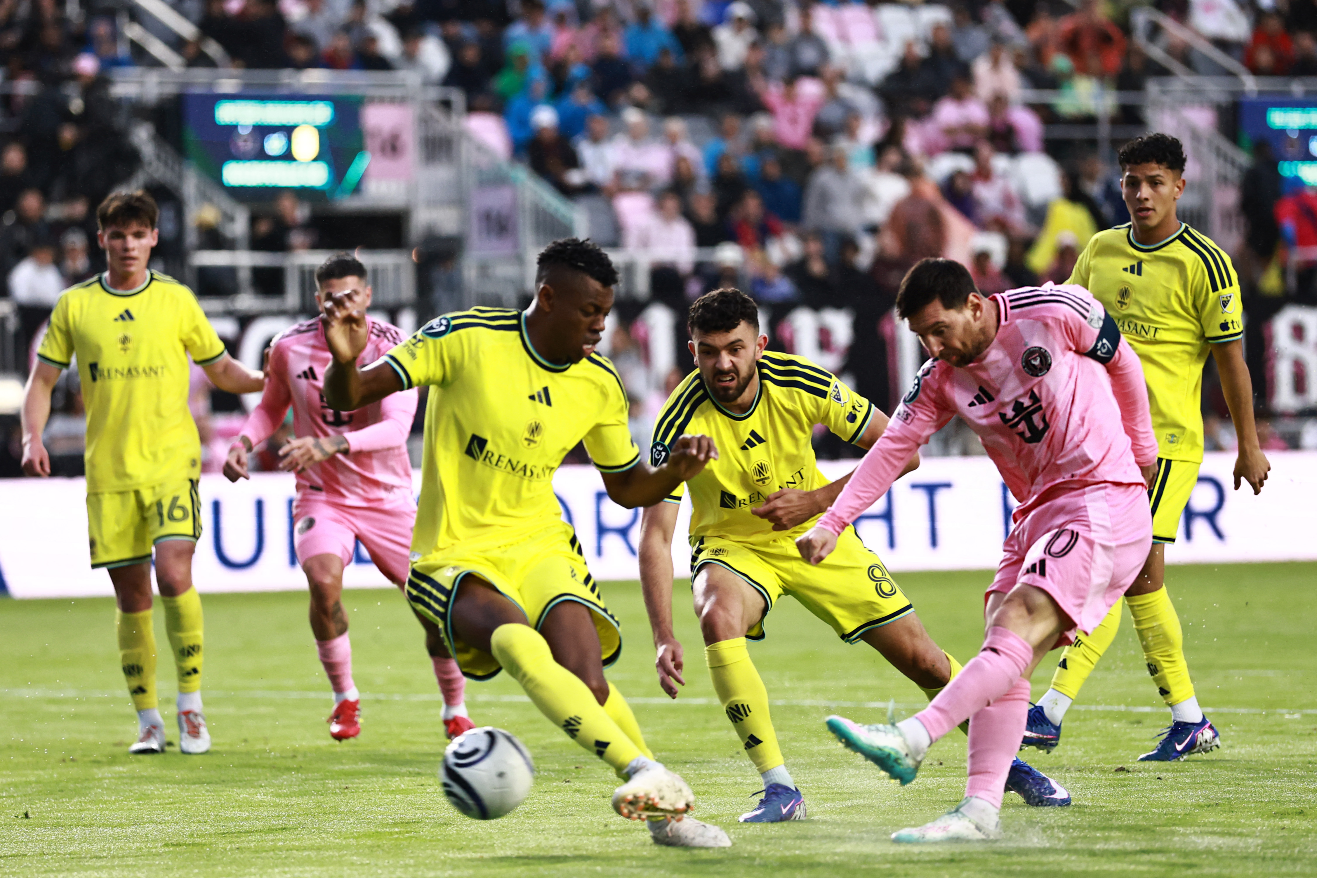 Lionel Messi in action.