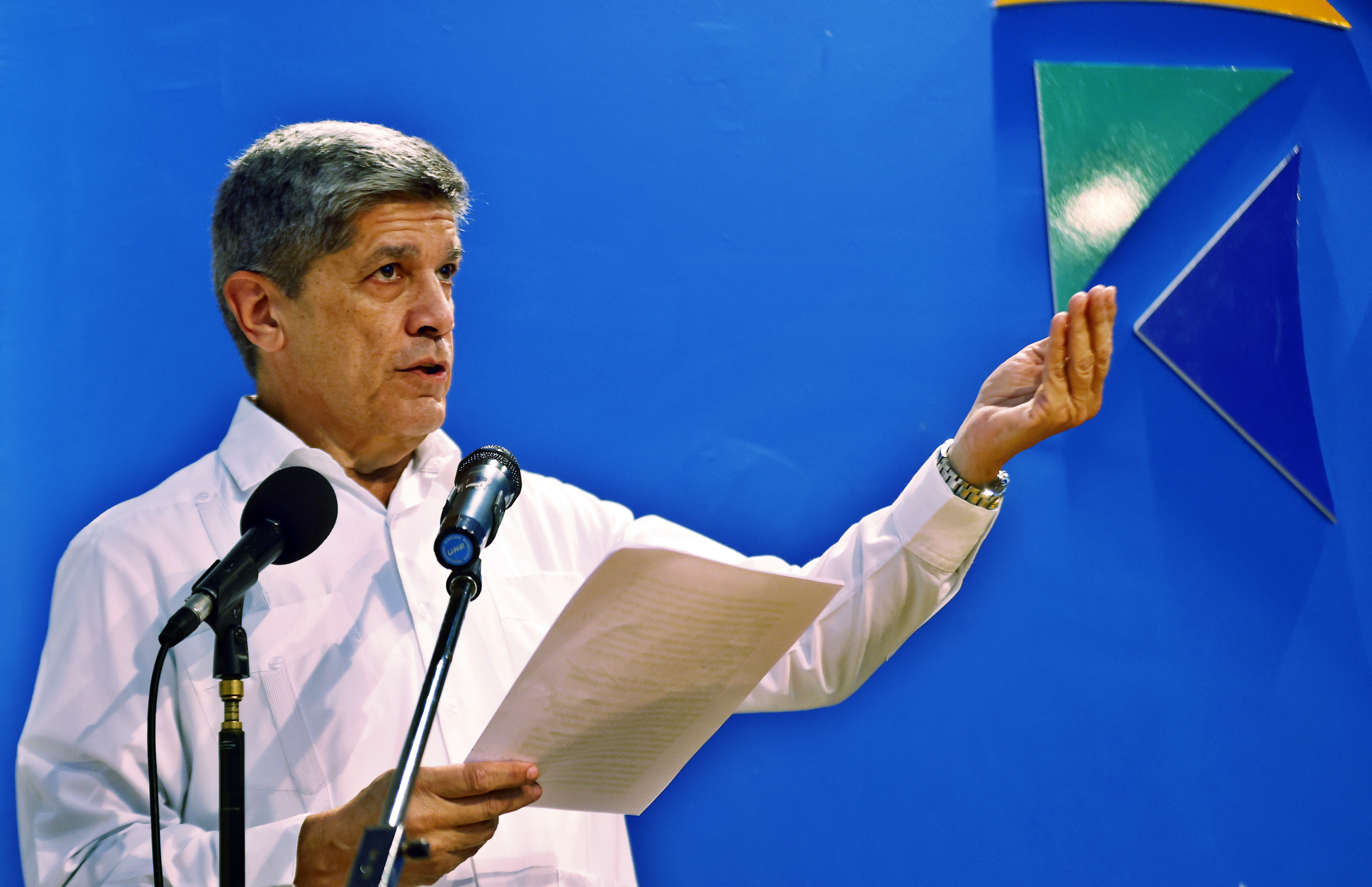 epa12780051 Carlos Fernandez de Cossio, Cuba's Deputy Minister of Foreign Affairs, speaks during a press conference at the International Press Center in Havana, Cuba, 26 February 2026. The Cuban government stated that it remains in communication with the US administration regarding the incident in its territorial waters that resulted in four deaths. EPA/Ernesto Mastrascusa