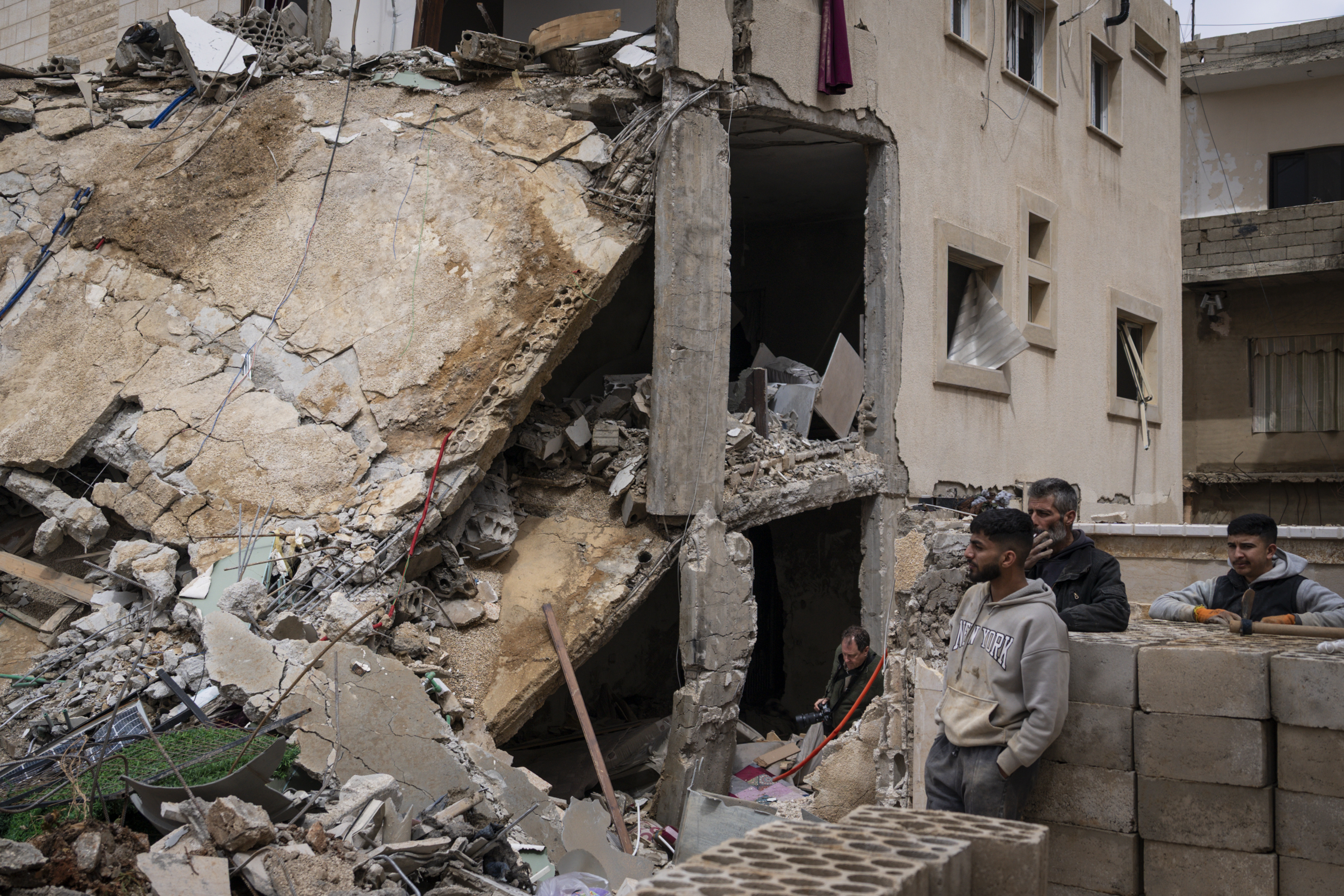 BAALBEK, LEBANON - MARCH 23: Neighbors are looking at the aftermath of an IDF airstrike is seen on March 23, 2026 in Baalbek, Lebanon. Israel has continued its aerial and ground assault in Lebanon after Hezbollah, the Iran-backed militant group in Lebanon, launched missiles at Israel in what it said was retaliation for the joint U.S.-Israeli war on Iran. (Photo by Adri Salido/Getty Images)