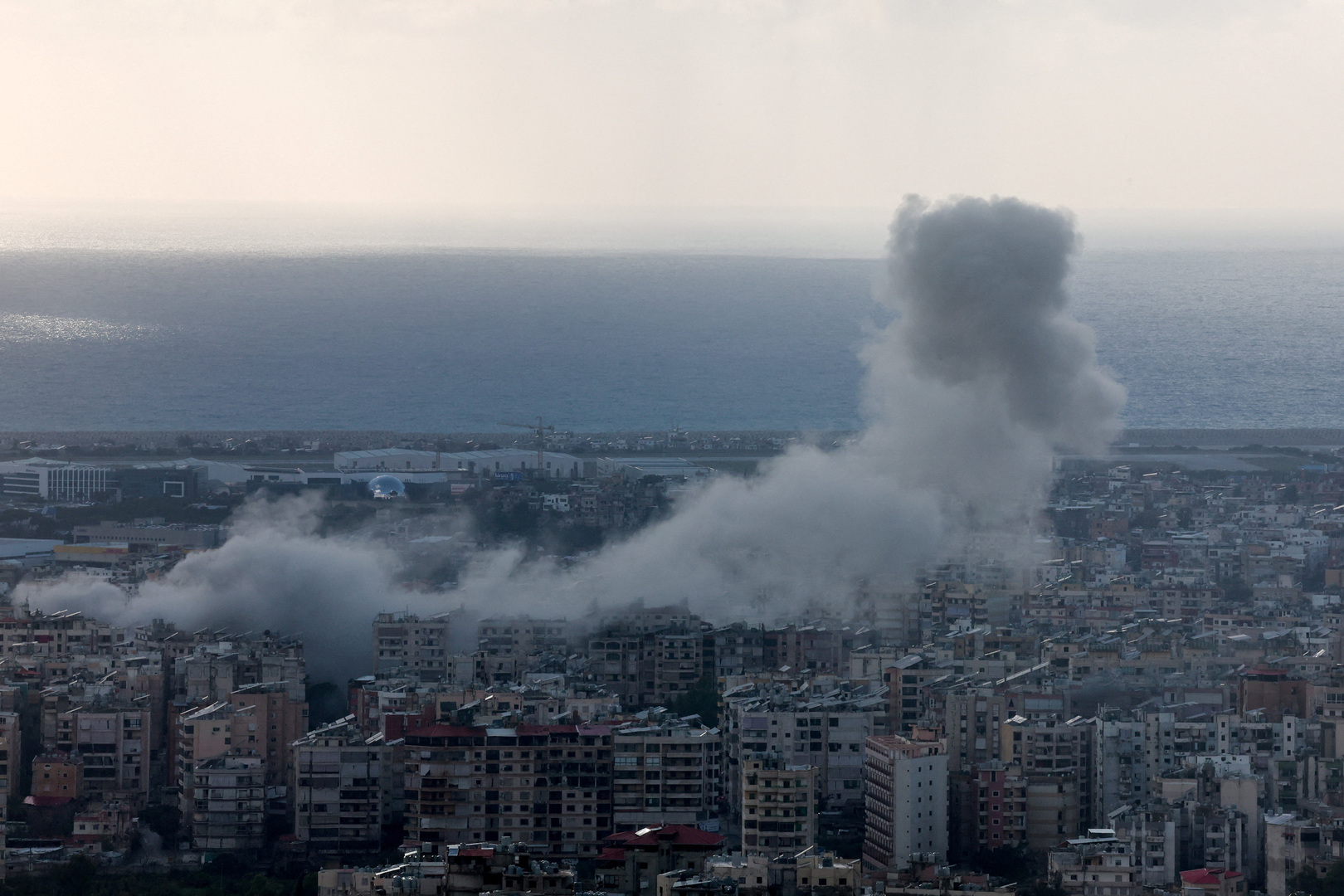 Smoke rises from Beirut&rsquo;s southern suburbs following an Israeli strike, amid escalating hostilities between Israel and Hezbollah, as the US-Israel conflict with Iran continued on March 27, 2026. [Mahmoud Hassano/Reuters]