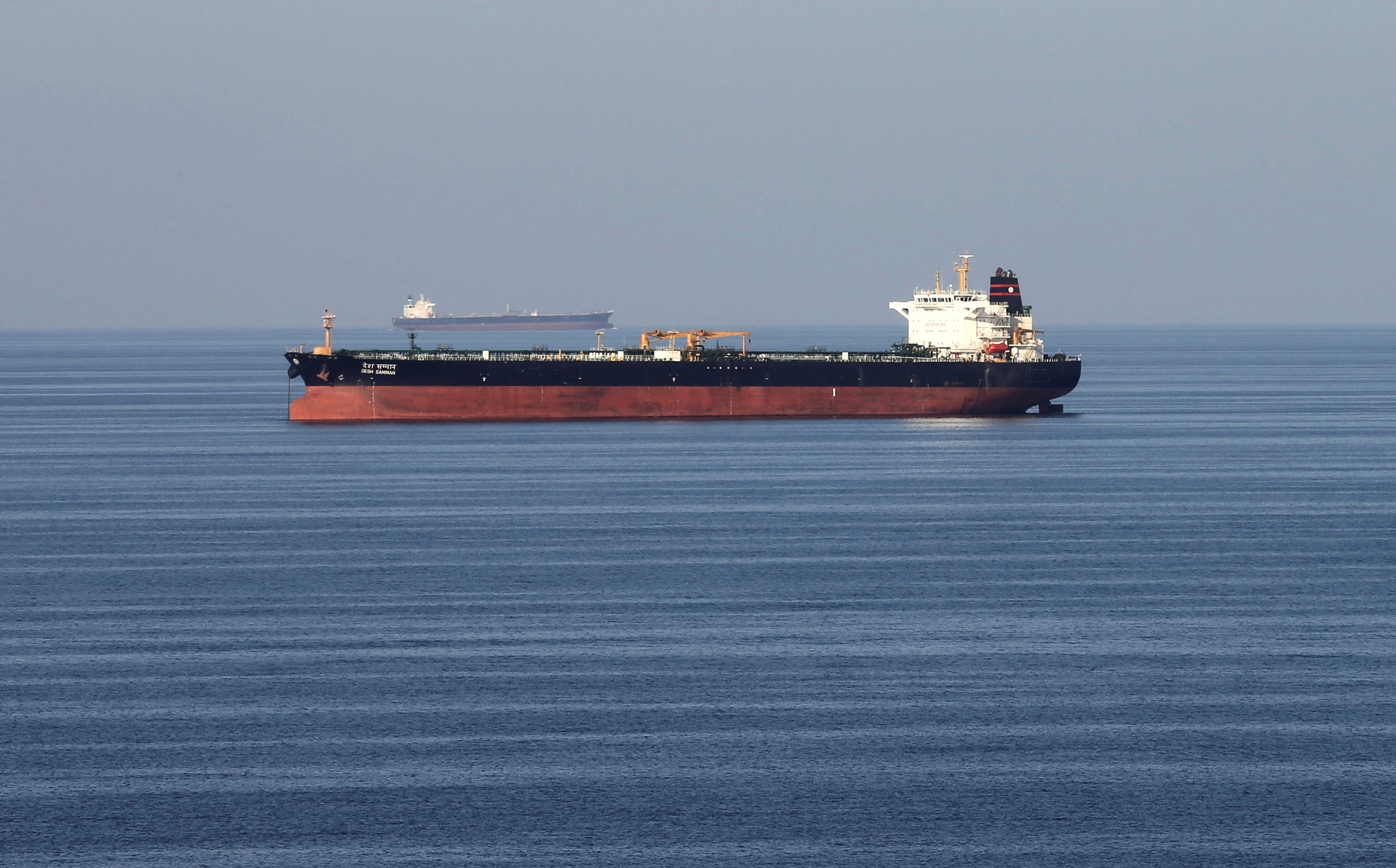 FILE PHOTO: FILE PHOTO: Oil tankers pass through the Strait of Hormuz, December 21, 2018. REUTERS/Hamad I Mohammed/File Photo/File Photo