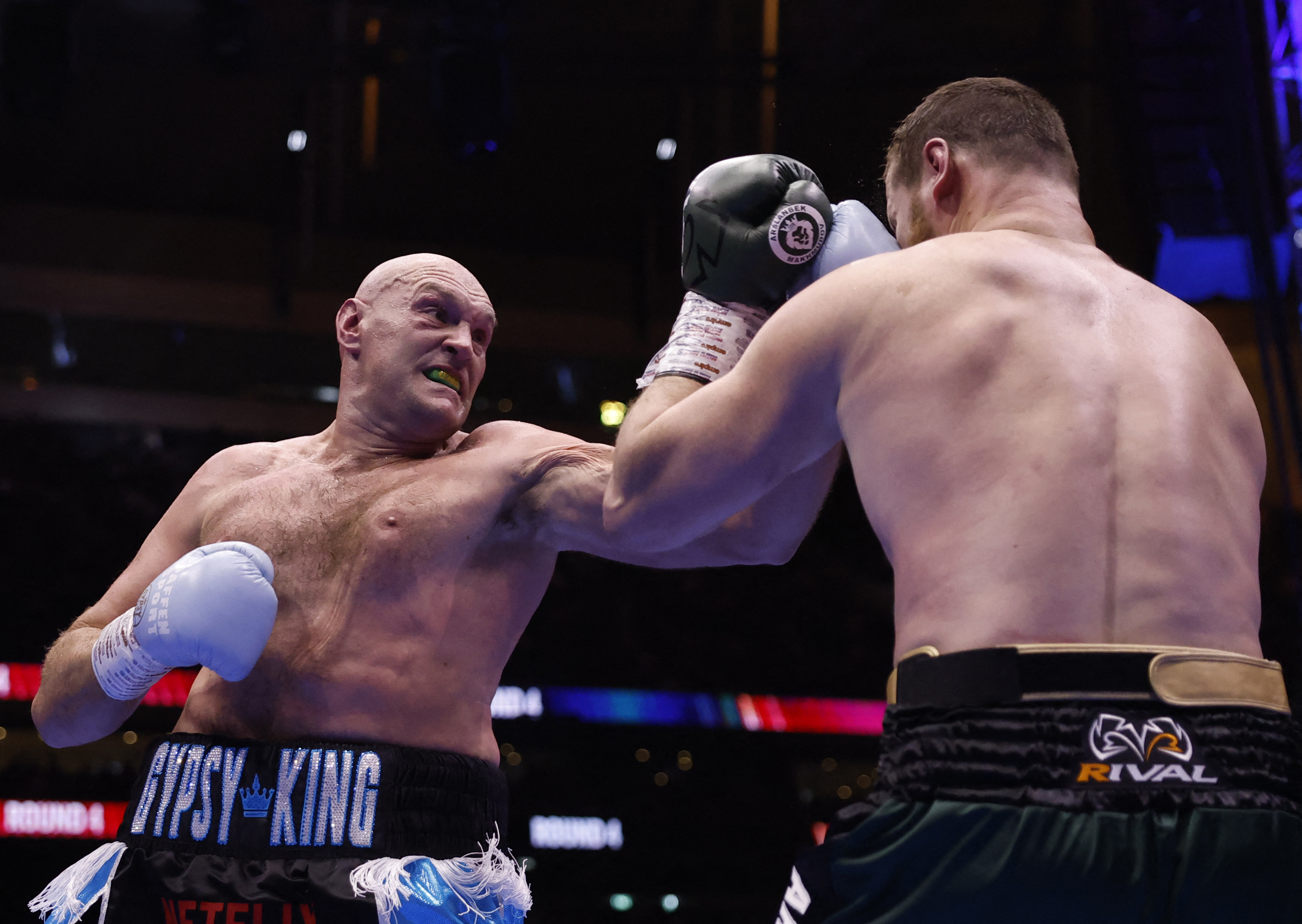 Arslanbek Makhmudov in action during his fight against Tyson Fury