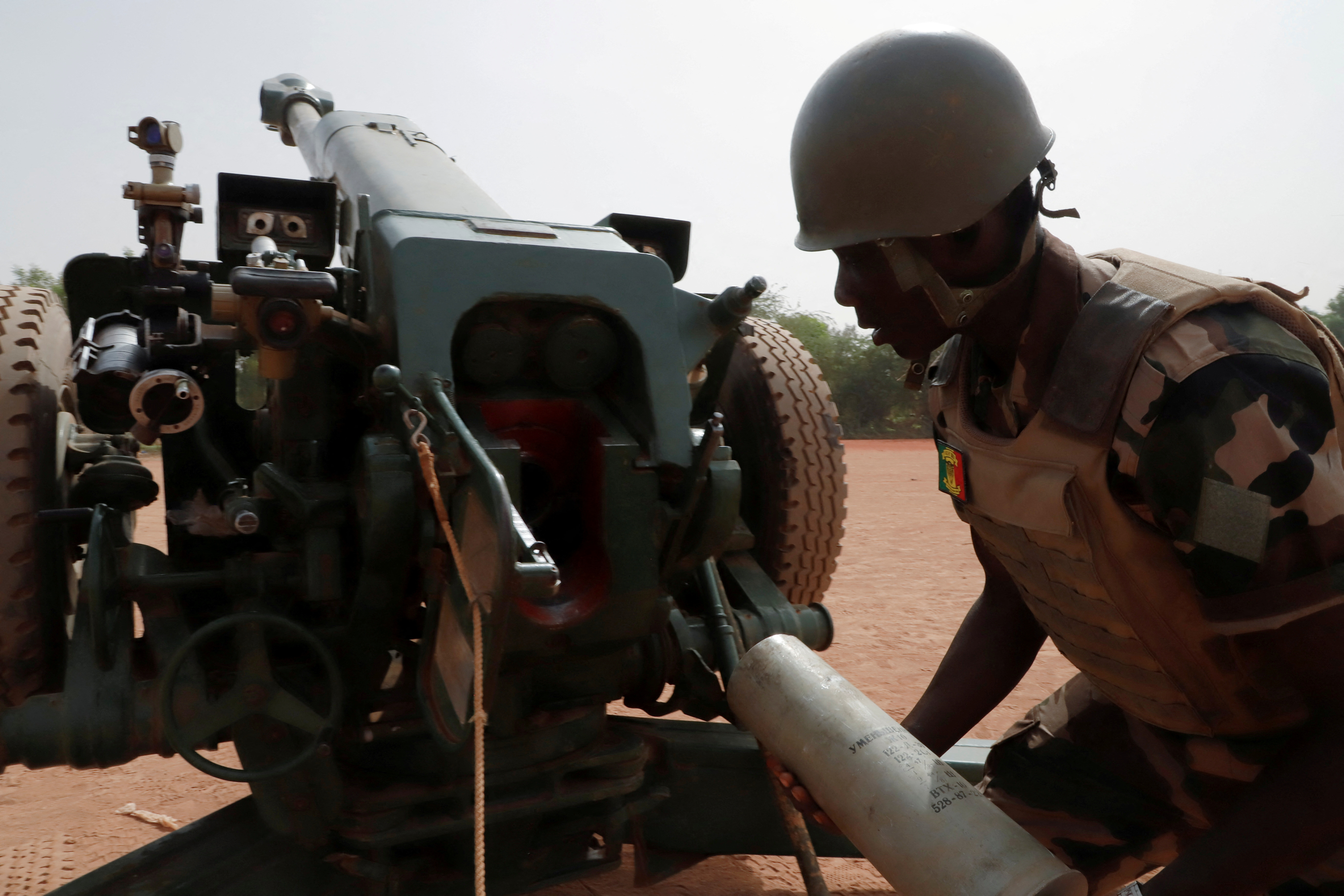 A Malian soldier of the 614th Artillery Battery is pictured during a training session on a D-30 howitzer with the European Union Training Mission (EUTM), to fight jihadists, in the camp of Sevare, Mopti region. [Paul Lorgerie/Reuters]