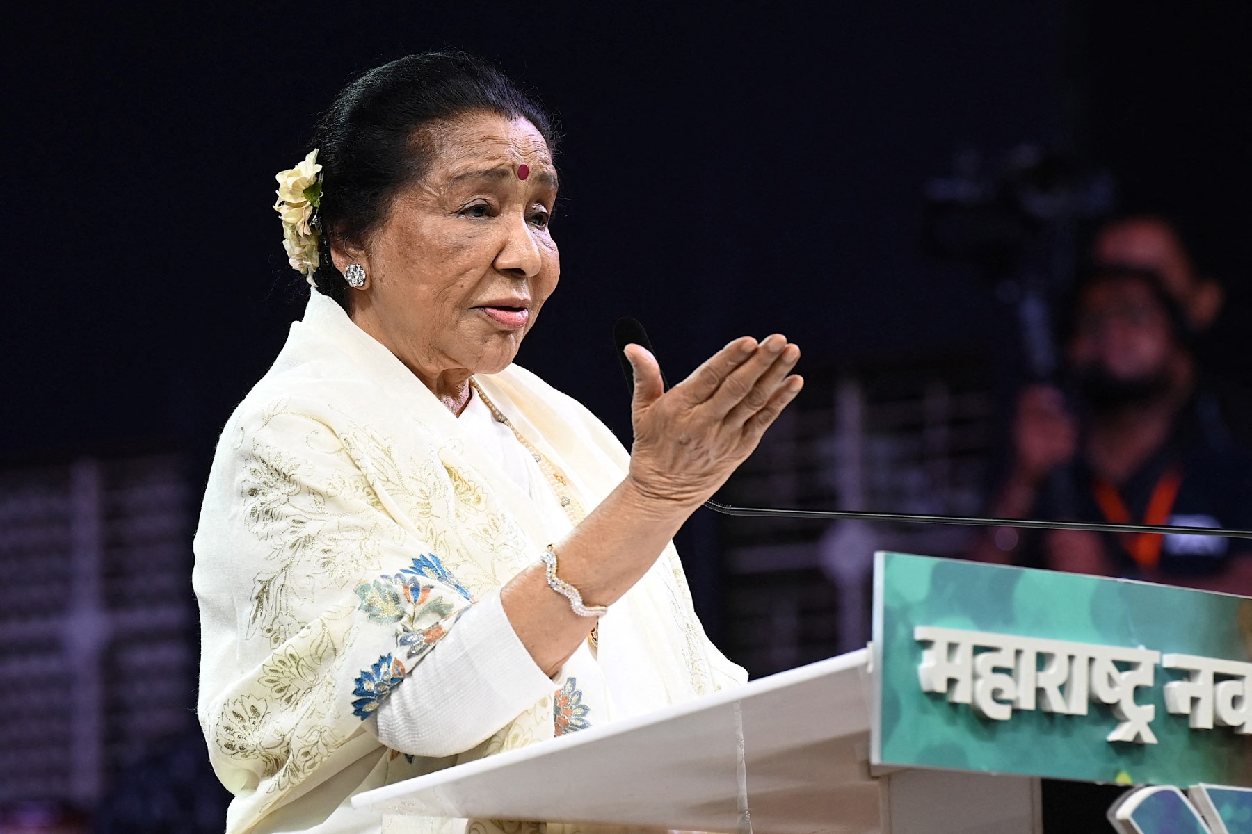 singer Asha Bhosle