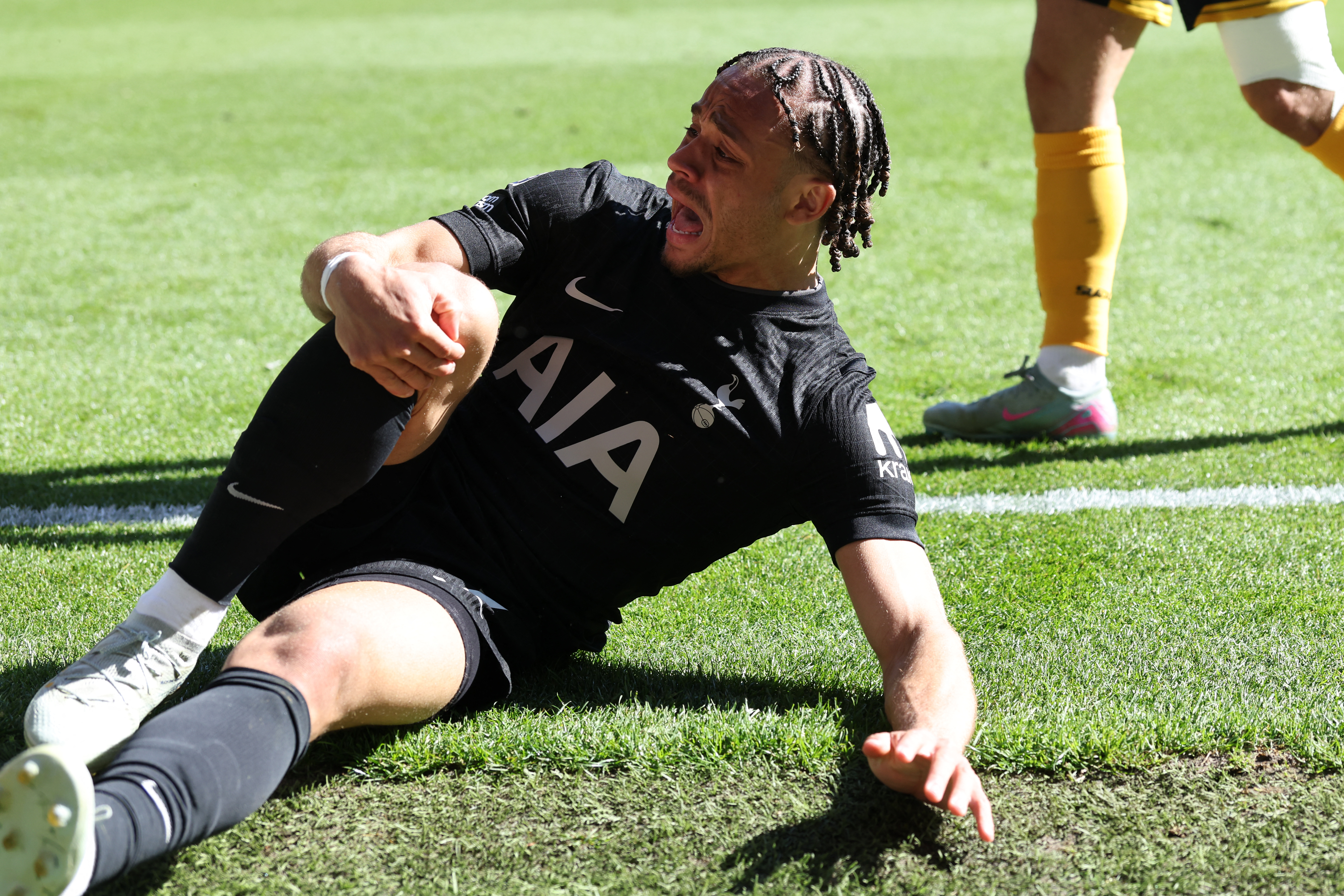 Tottenham Hotspur's Dutch midfielder #07 Xavi Simons reacts after suffering a knock during the English Premier League football match between Wolverhampton Wanderers and Tottenham Hotspur at the Molineux stadium in Wolverhampton, central England on April 25, 2026. (Photo by Darren Staples / AFP) / RESTRICTED TO EDITORIAL USE. No use with unauthorized audio, video, data, fixture lists, club/league logos or 'live' services. Online in-match use limited to 120 images. An additional 40 images may be used in extra time. No video emulation. Social media in-match use limited to 120 images. An additional 40 images may be used in extra time. No use in betting publications, games or single club/league/player publications. /