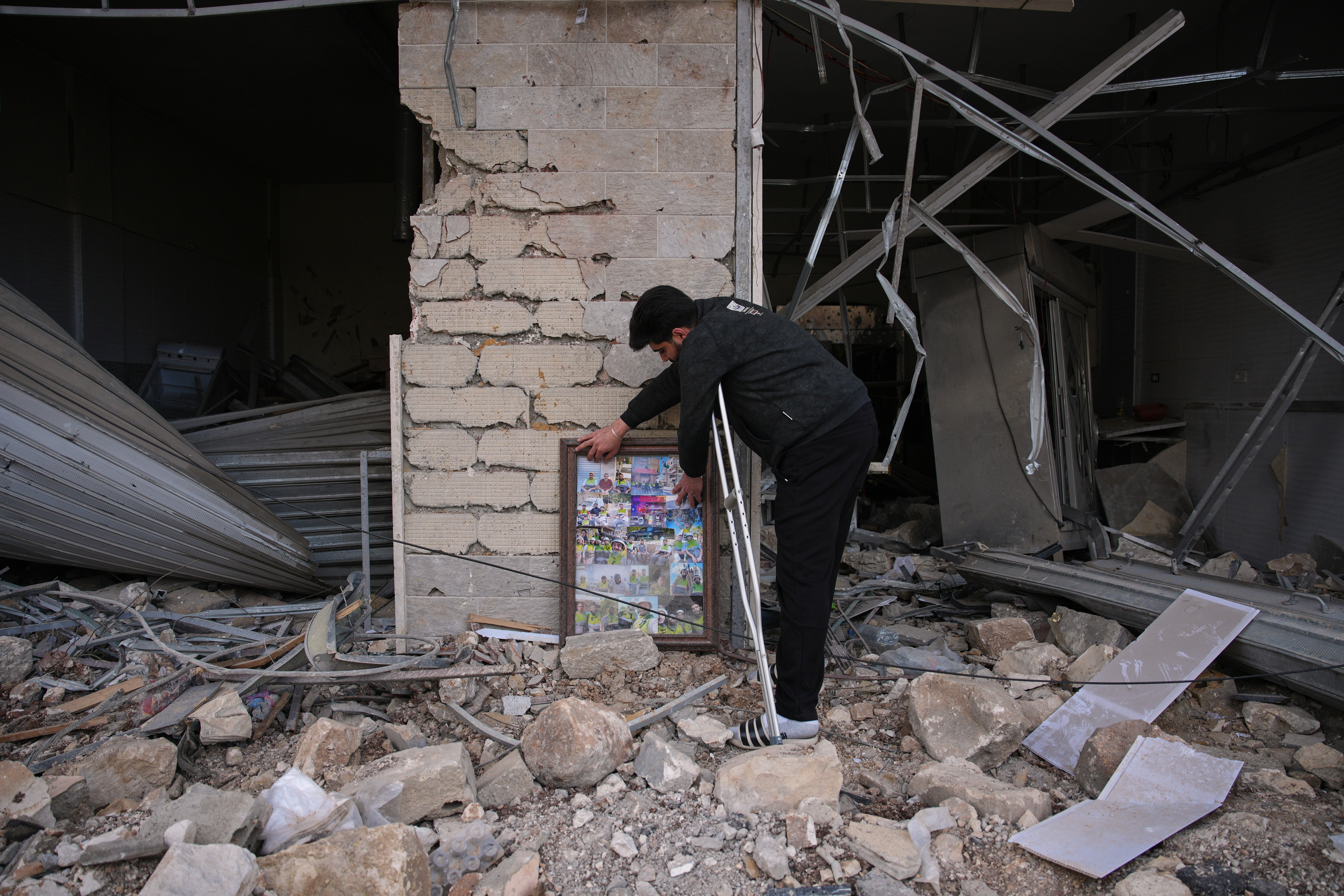 Tens of thousands return to southern Lebanon despite warnings and risks