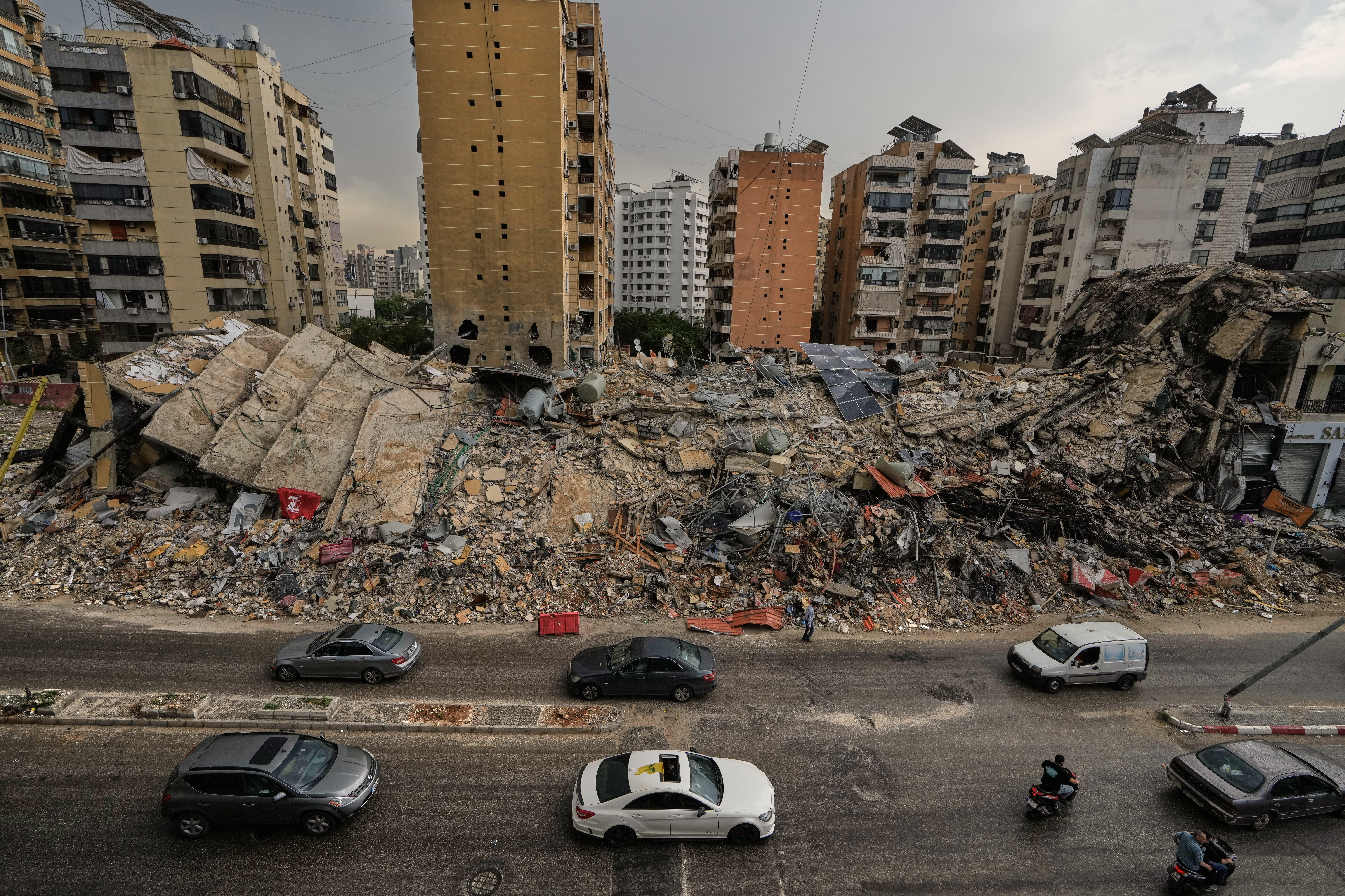 Tens of thousands return to southern Lebanon despite warnings and risks