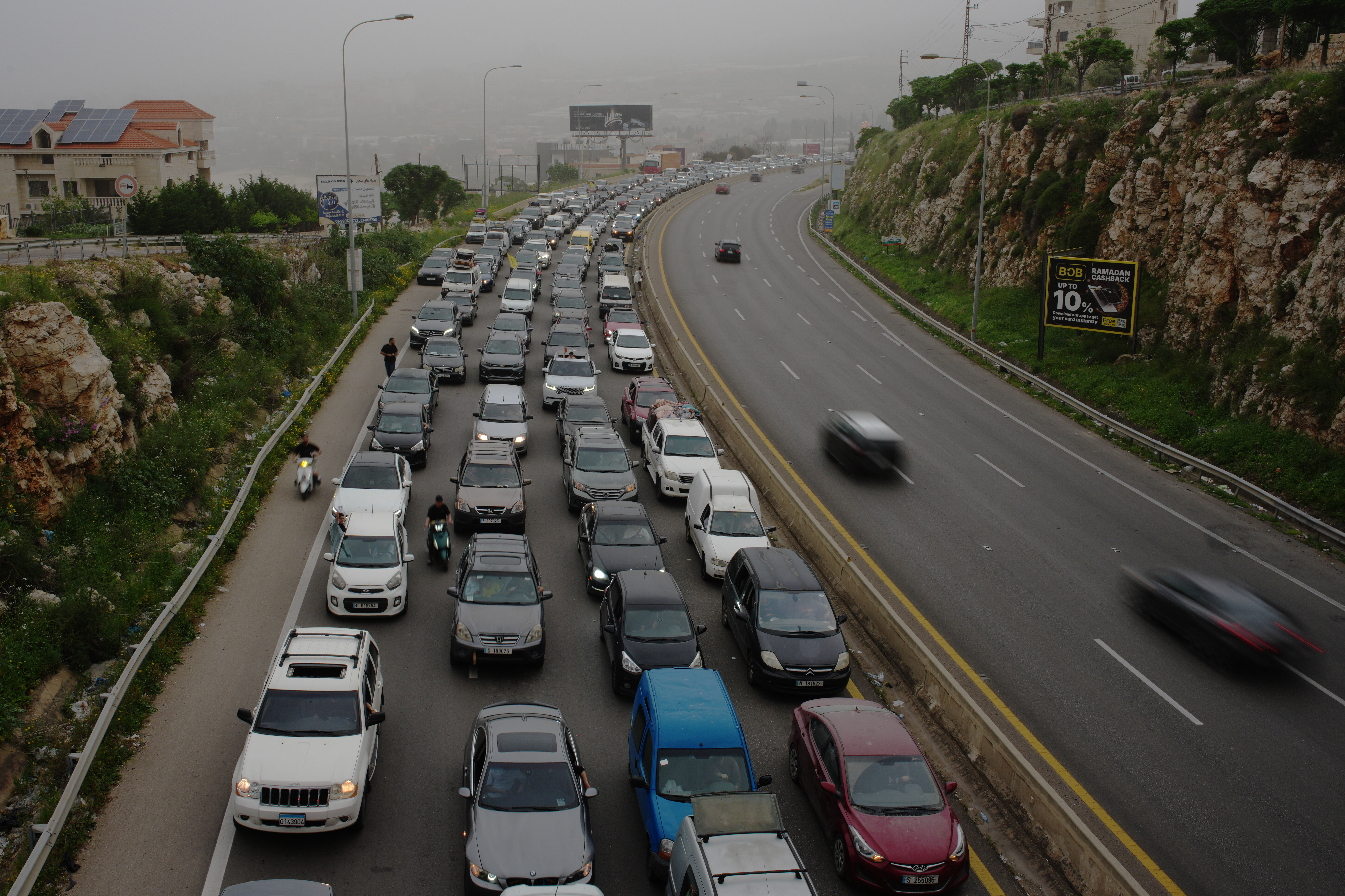 Tens of thousands return to southern Lebanon despite warnings and risks