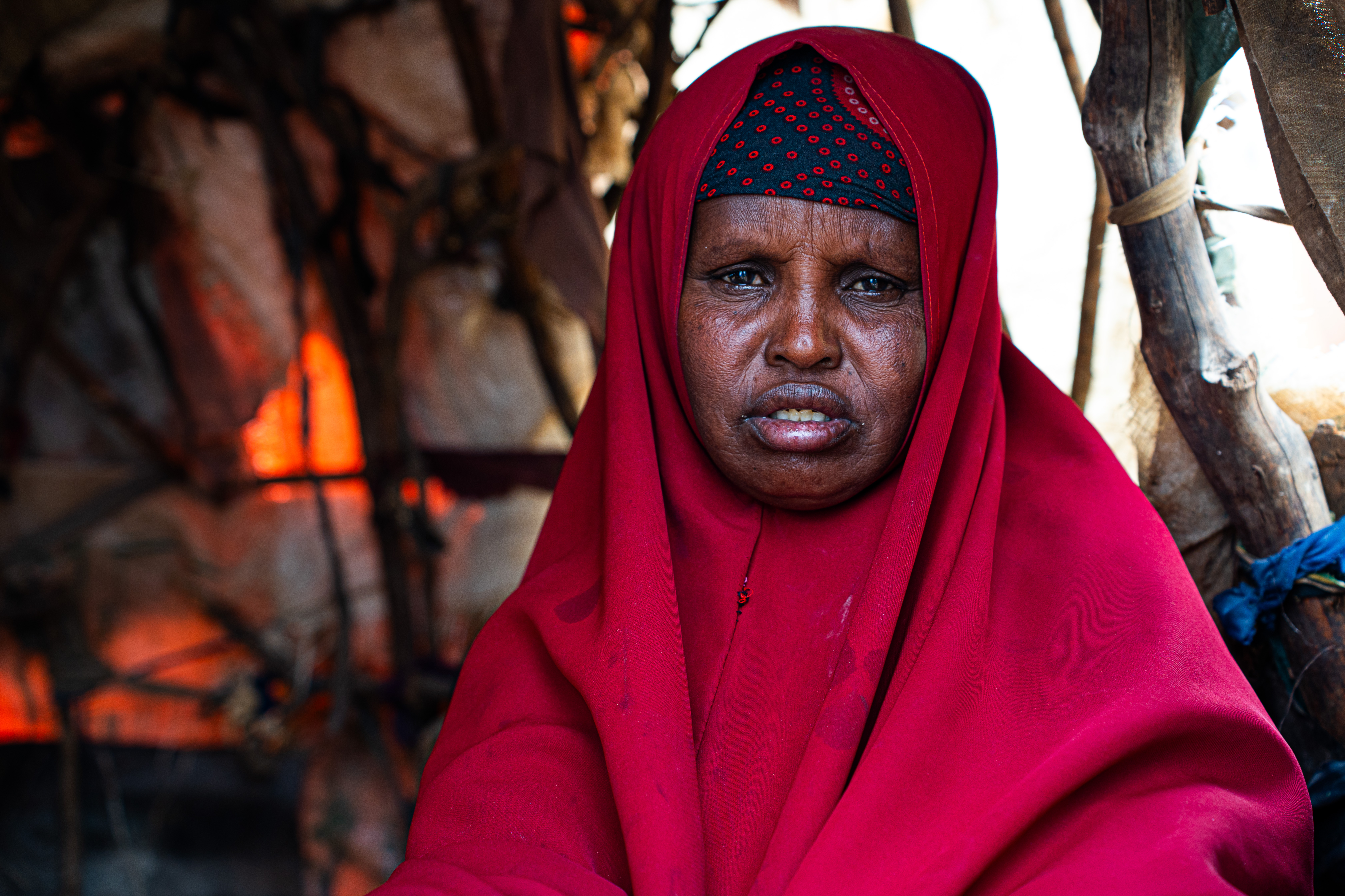 Habiba Abdi Nishow, 43 years old, made a long journey from the Bakool region and arrived at Wayamo camp hoping to receive humanitarian assistance. She has received none. "We lost everything," she explains. "I had a farm and a herd of goats, but the goats died and the crops failed after the rains didn't come." Humanitarian organisations across Somalia are struggling to respond as funding cuts reduce the scale of the response. Wayamo displacement camp, Baidoa, Southwest State, Somalia. [Abdulkadir Mohamed/NRC]