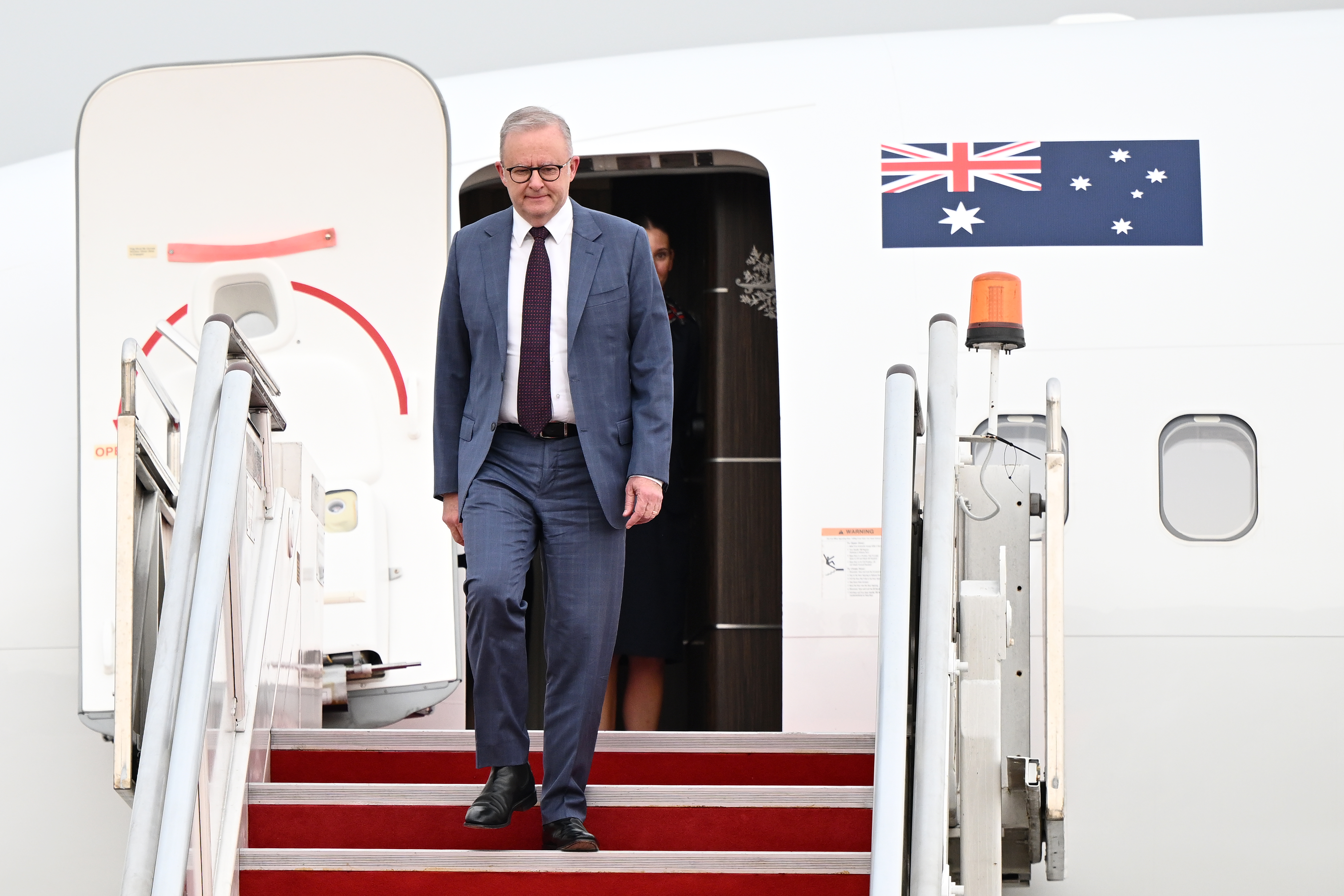 epa12891375 Australian Prime Minister Anthony Albanese disembarks from a plane upon arrival in Kuala Lumpur, Malaysia, 15 April 2026. Prime Minister Albanese is on an official visit to Malaysia from 15 to 17 April 2026 as part of the Australian government’s efforts to work with regional partners to maintain the two-way flow of energy supplies, fertiliser and other critical goods. EPA/BIANCA DE MARCHI AUSTRALIA AND NEW ZEALAND OUT