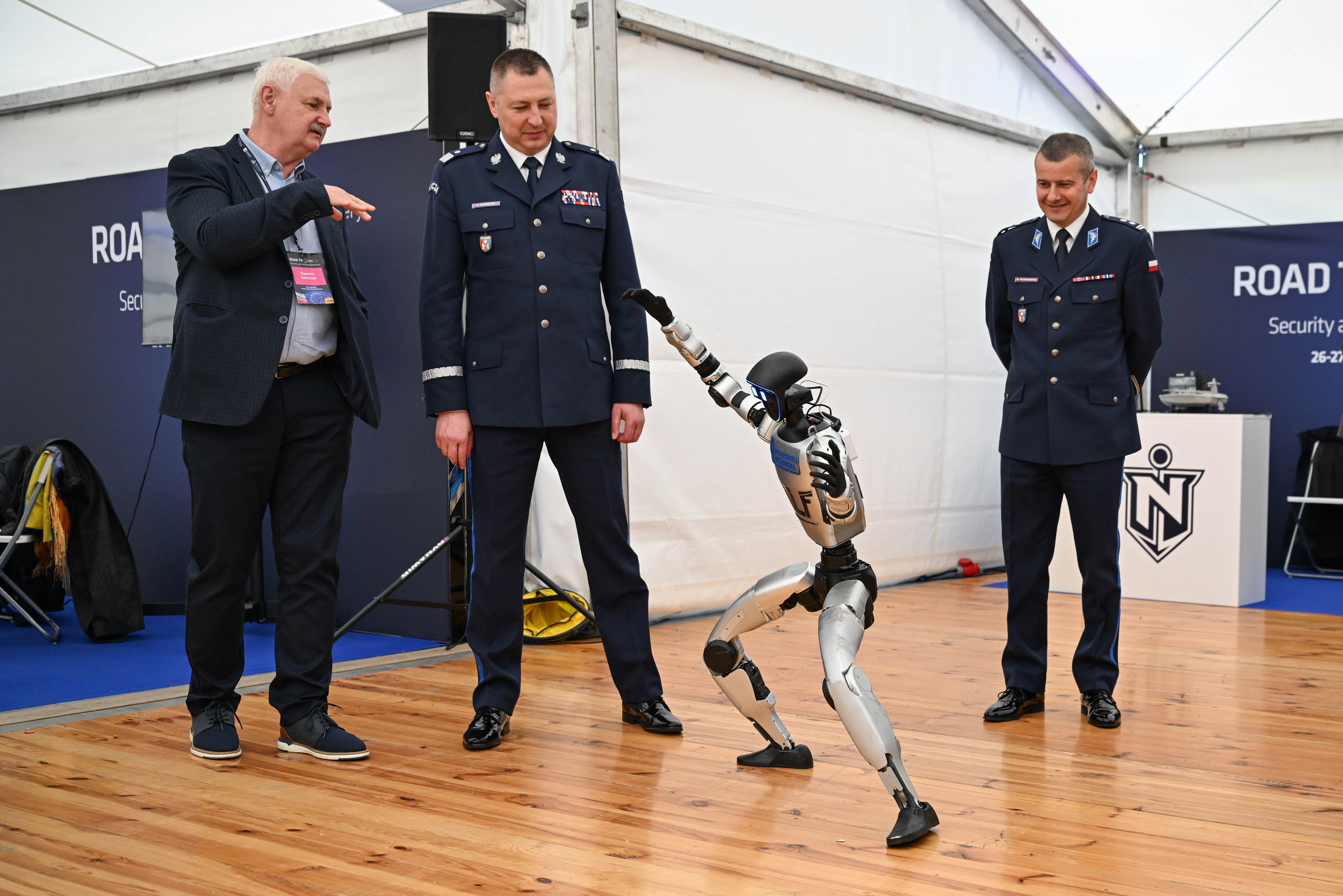 epaselect epa12916799 Attendees watch a robot on the second day of the 'Road to URC – Security and Defense Dimension' conference at the Rzeszow University of Technology in Rzeszow, Poland, 27 April 2026. The event, which takes place on 26-27 April, is part of the preparations for the international Ukraine Recovery Conference 2026 (URC 2026), which will be held on 25-26 June in Gdansk. EPA/WOJTEK JARGILO POLAND OUT
