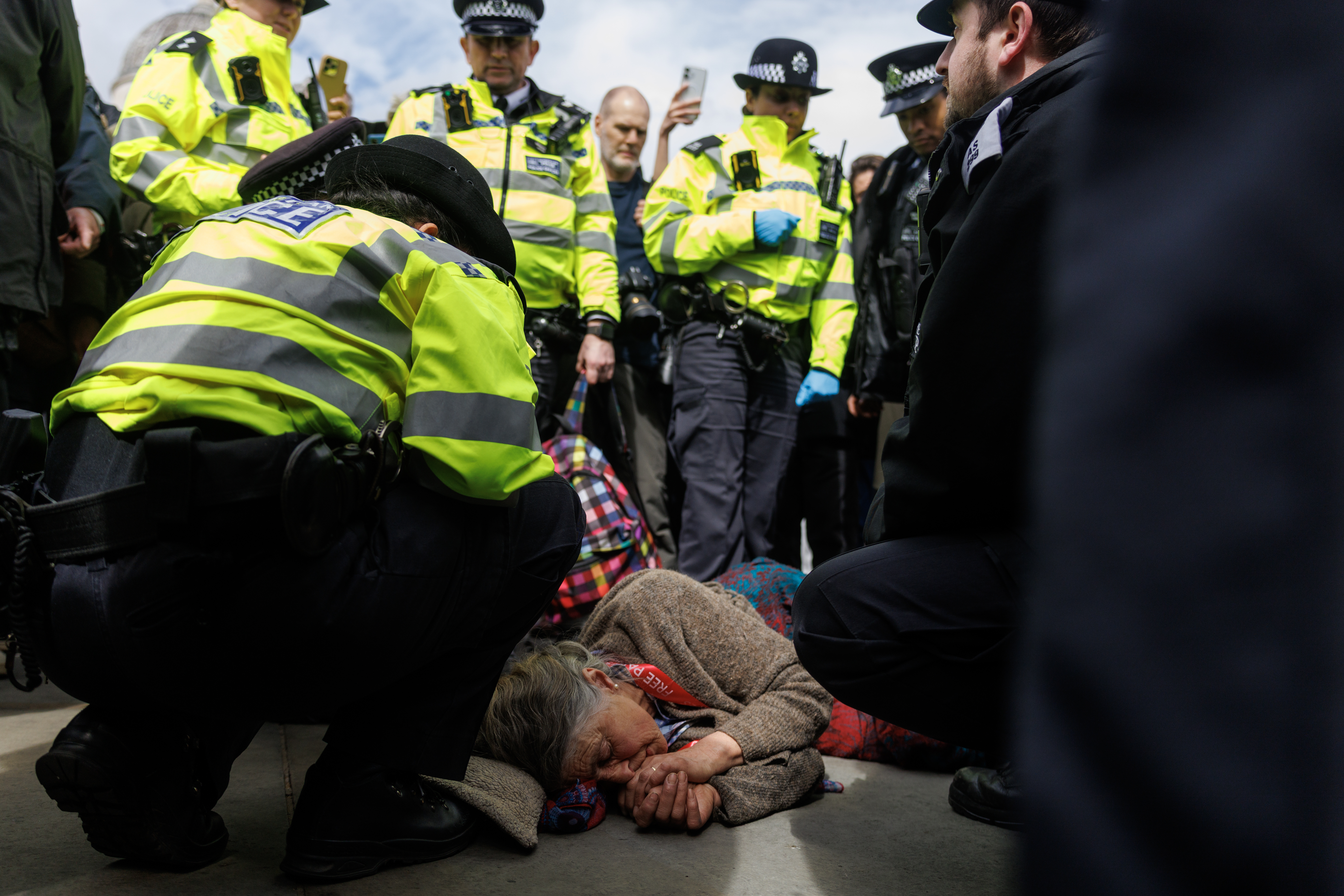 LONDON, ENGLAND - APRIL 11: Police make arrests as demonstrators participate in 'Everyone Day', a mass action against the Government's proscription of Palestine Action, in Trafalgar Square on April 11, 2026 in London, England. Defend Our Juries is organising the 'Everyone Day' mass action to protest the UK Government's proscription of Palestine Action. Participants are engaging in civil disobedience by publicly opposing the ban, despite risks of arrest under the Terrorism Act. (Photo by Dan Kitwood/Getty Images)