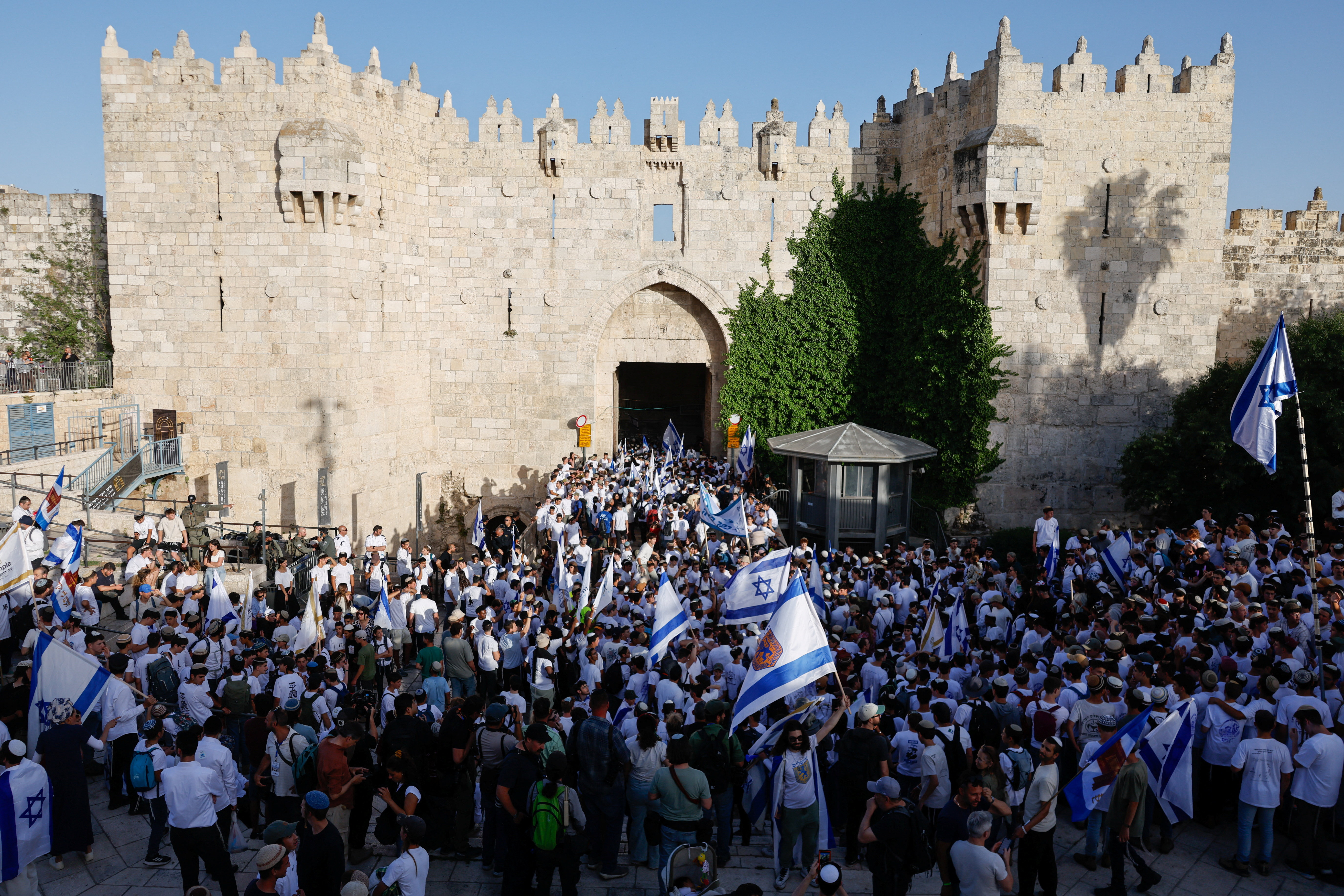 Israeli ultranationalists chant racist slogans during Jerusalem Day march