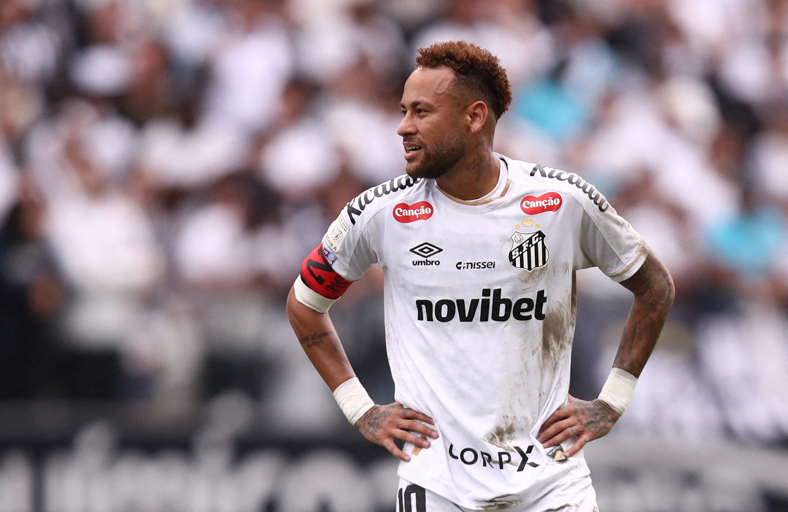 Santos's Neymar reacts.