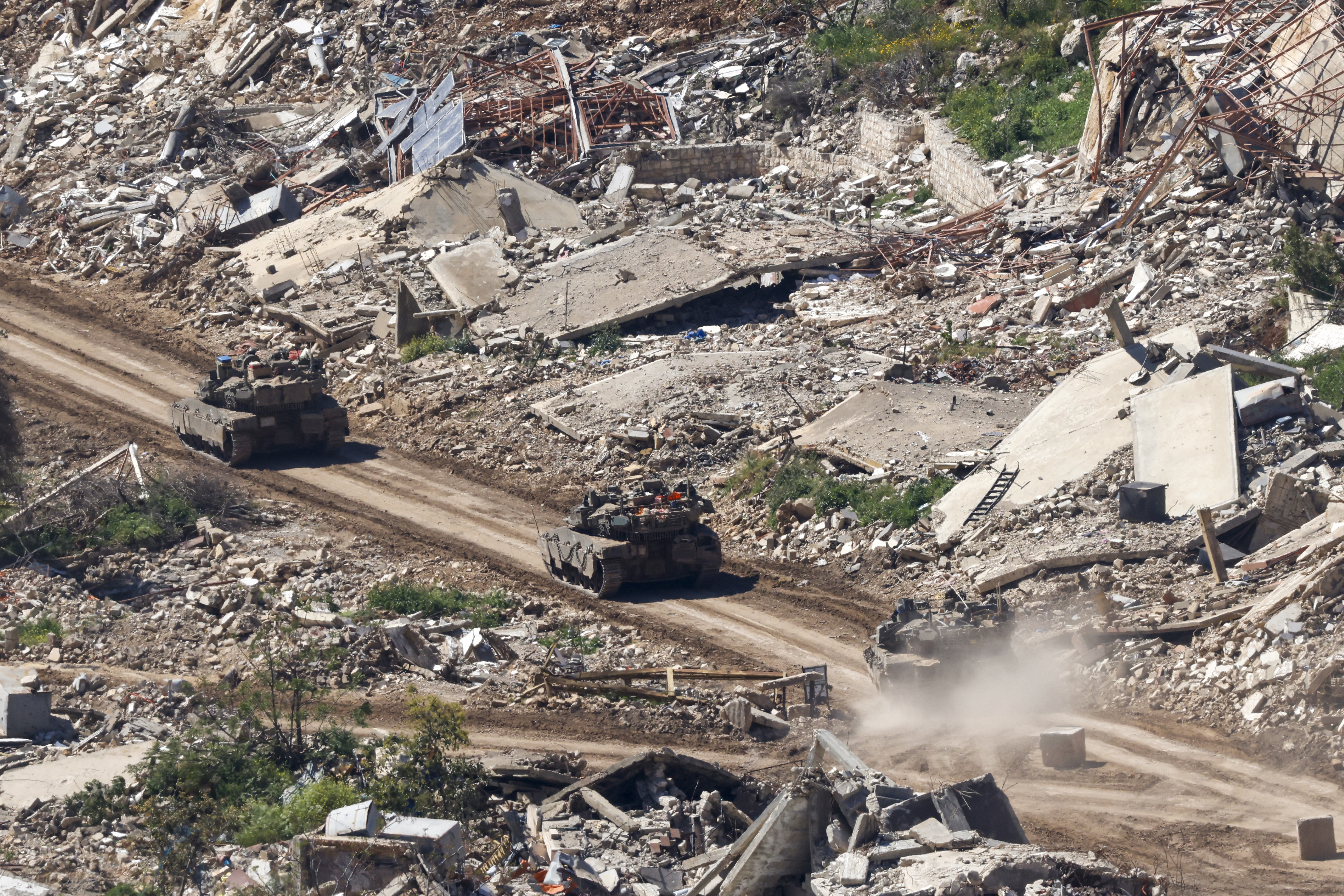Israeli tanks in southern Lebanon