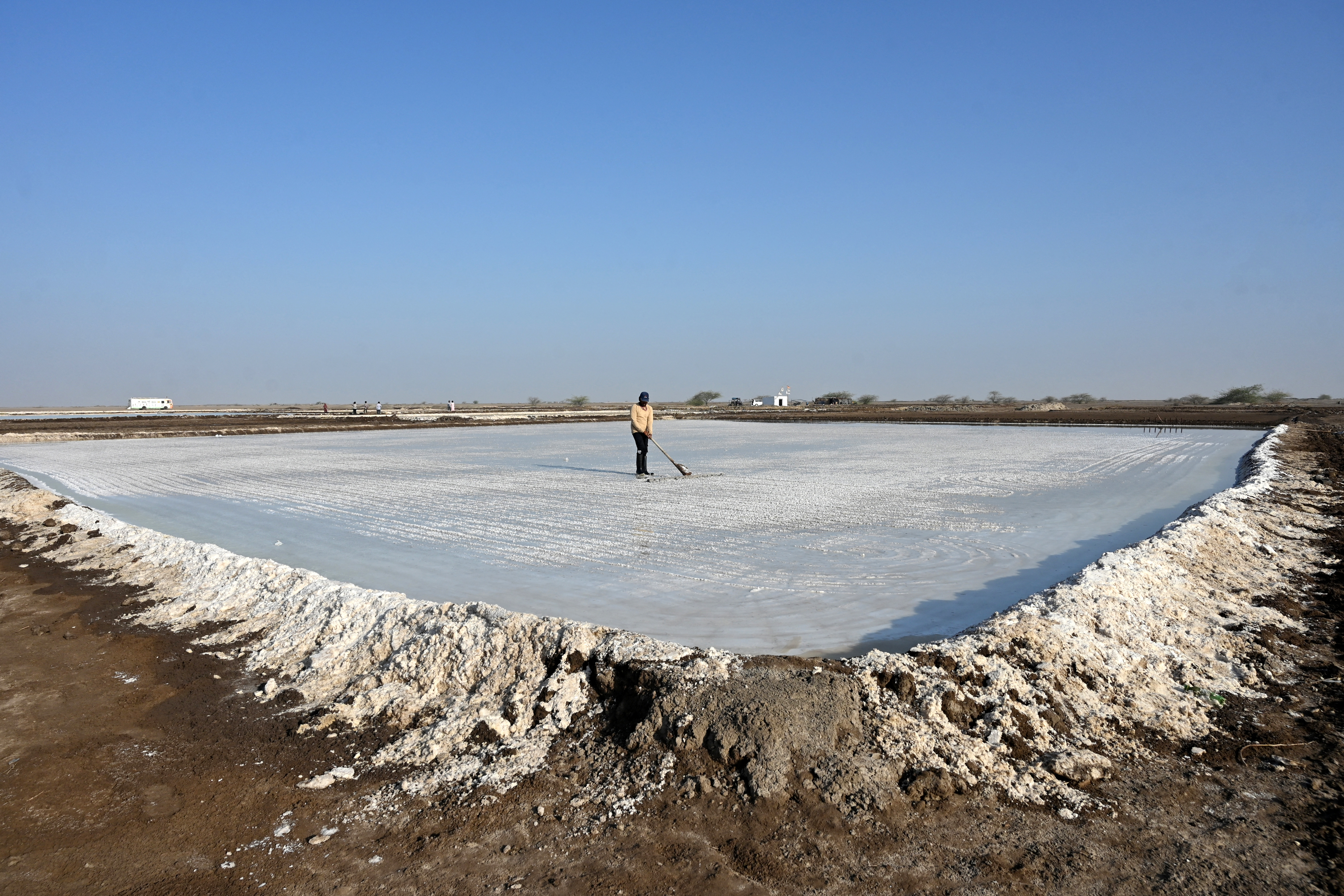 India’s salt workers endure brutal heat in Gujarat’s remote desert